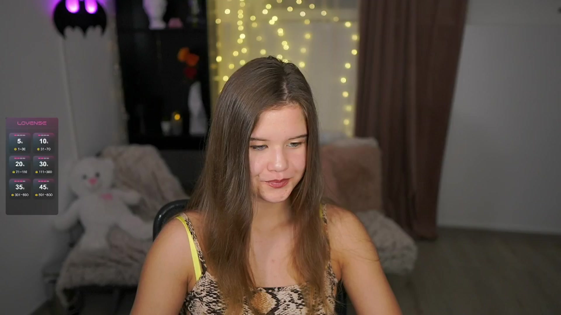 Gallery image thumbnail from Alaina__Fox's myfreecams stream on, 06/04/2024, 21:30 image 20 of 20