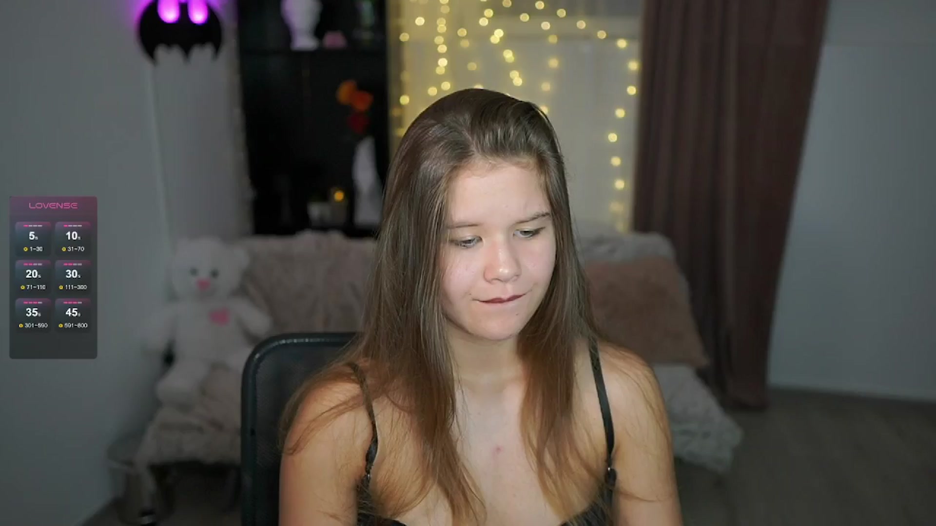 Gallery image thumbnail from Alaina__Fox's myfreecams stream on, 06/05/2024, 19:14 image 8 of 20
