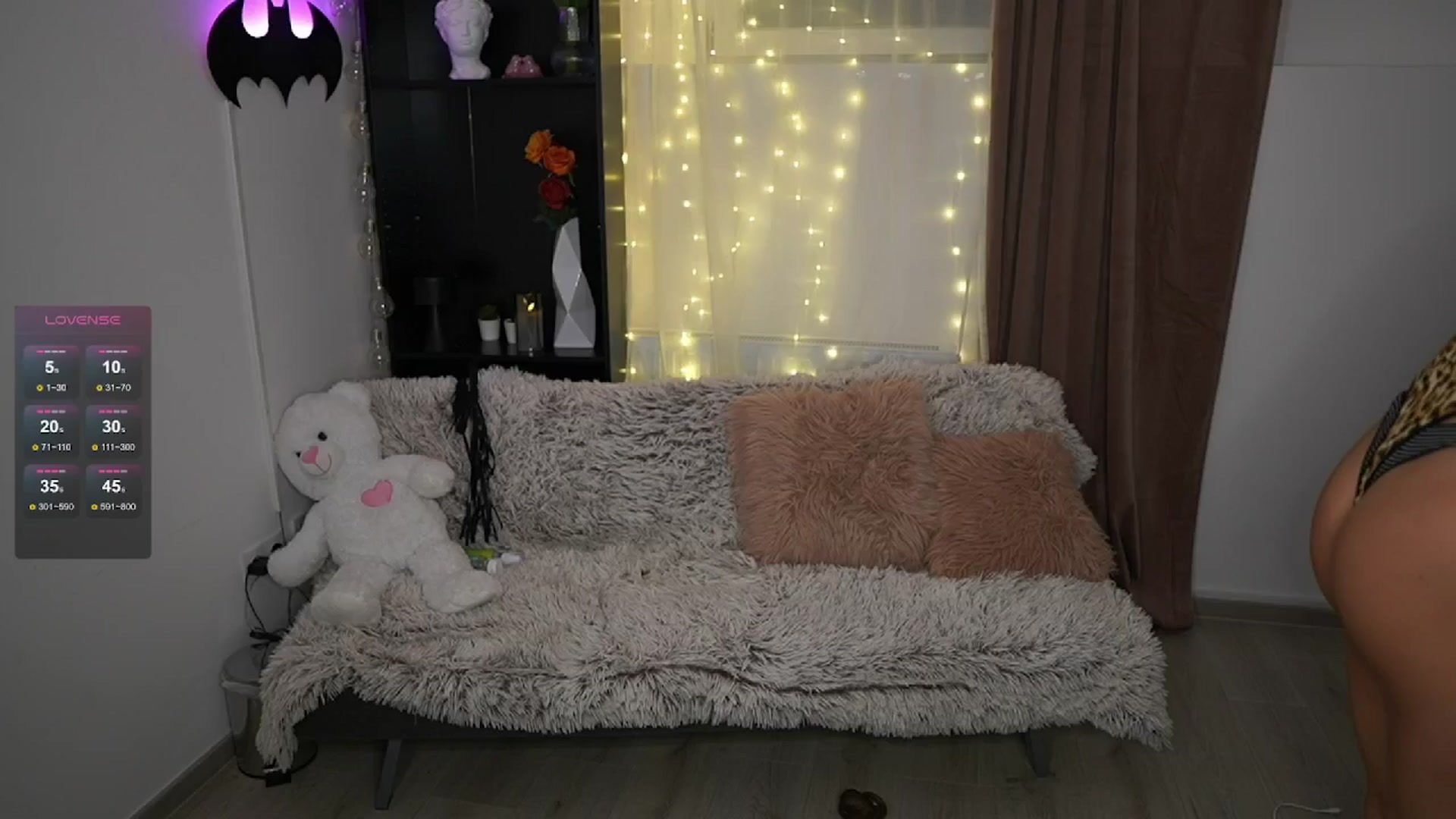 Gallery image thumbnail from Alaina__Fox's myfreecams stream on, 06/12/2024, 11:01 image 9 of 20