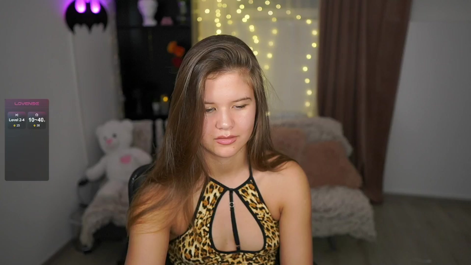 Gallery image thumbnail from Alaina__Fox's myfreecams stream on, 06/12/2024, 18:11 image 4 of 20