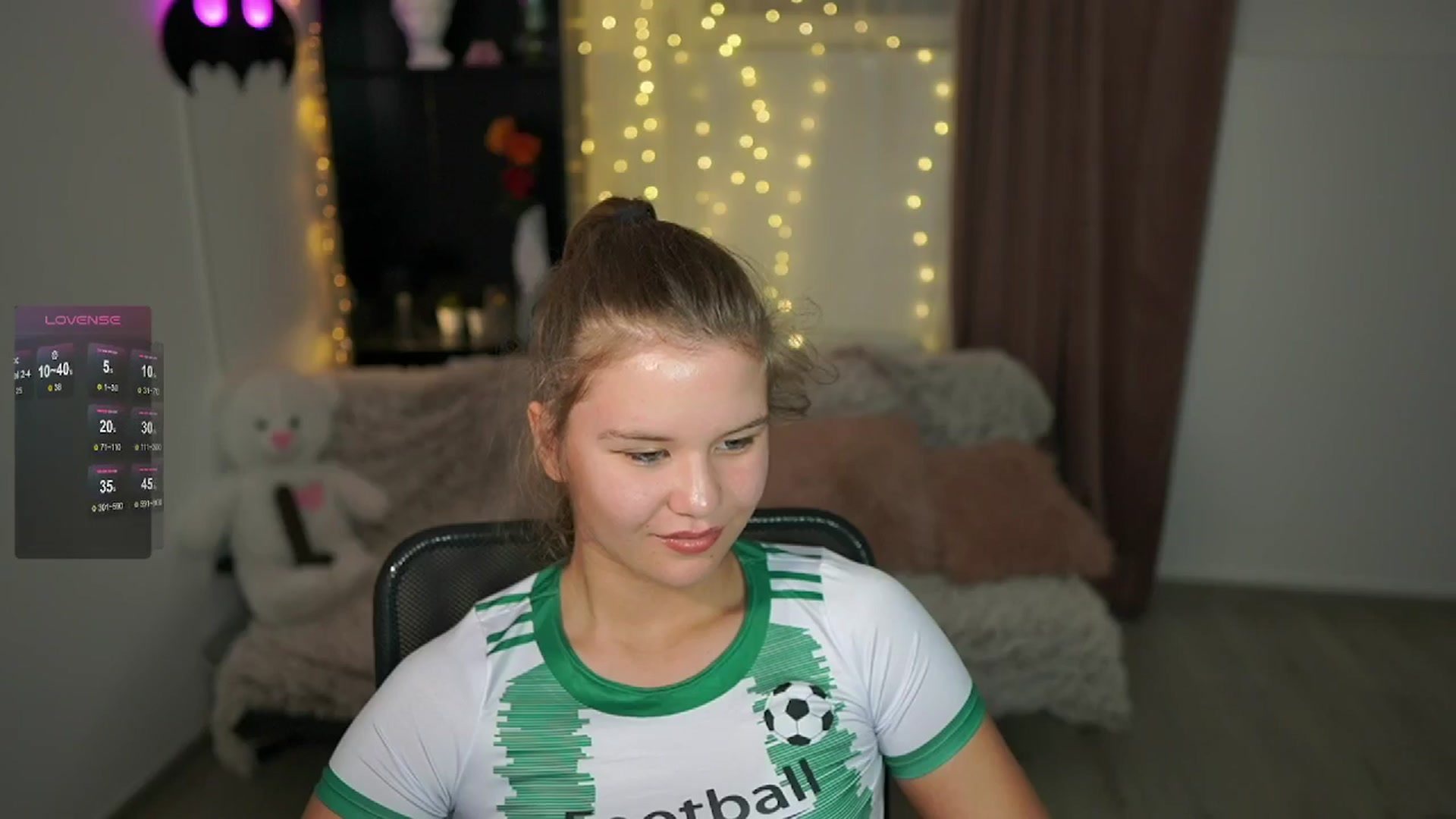 Gallery image thumbnail from Alaina__Fox's myfreecams stream on, 06/18/2024, 20:01 image 10 of 20