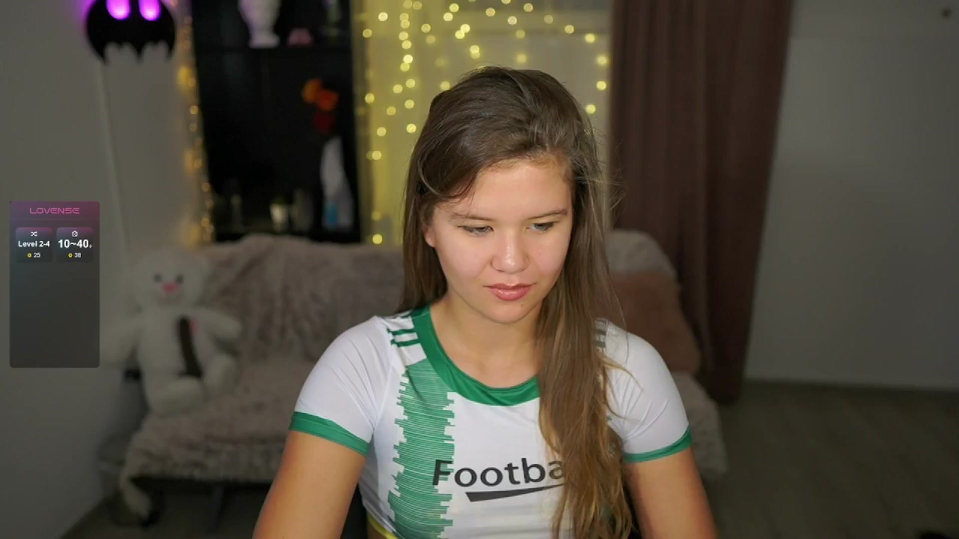 Gallery image thumbnail from Alaina__Fox's myfreecams stream on, 06/19/2024, 11:17 image 10 of 20