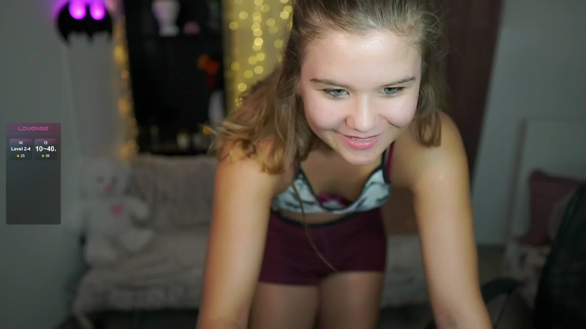 Gallery image thumbnail from Alaina__Fox's myfreecams stream on, 06/21/2024, 18:22 image 20 of 20