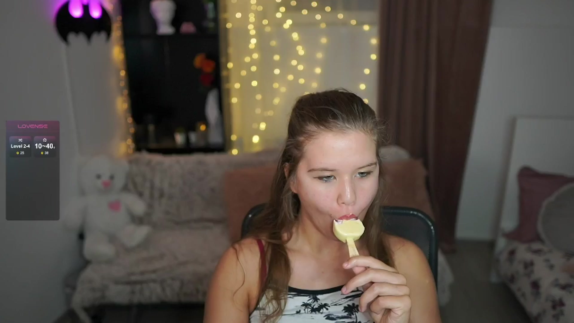 Gallery image thumbnail from Alaina__Fox's myfreecams stream on, 06/21/2024, 18:22 image 3 of 20