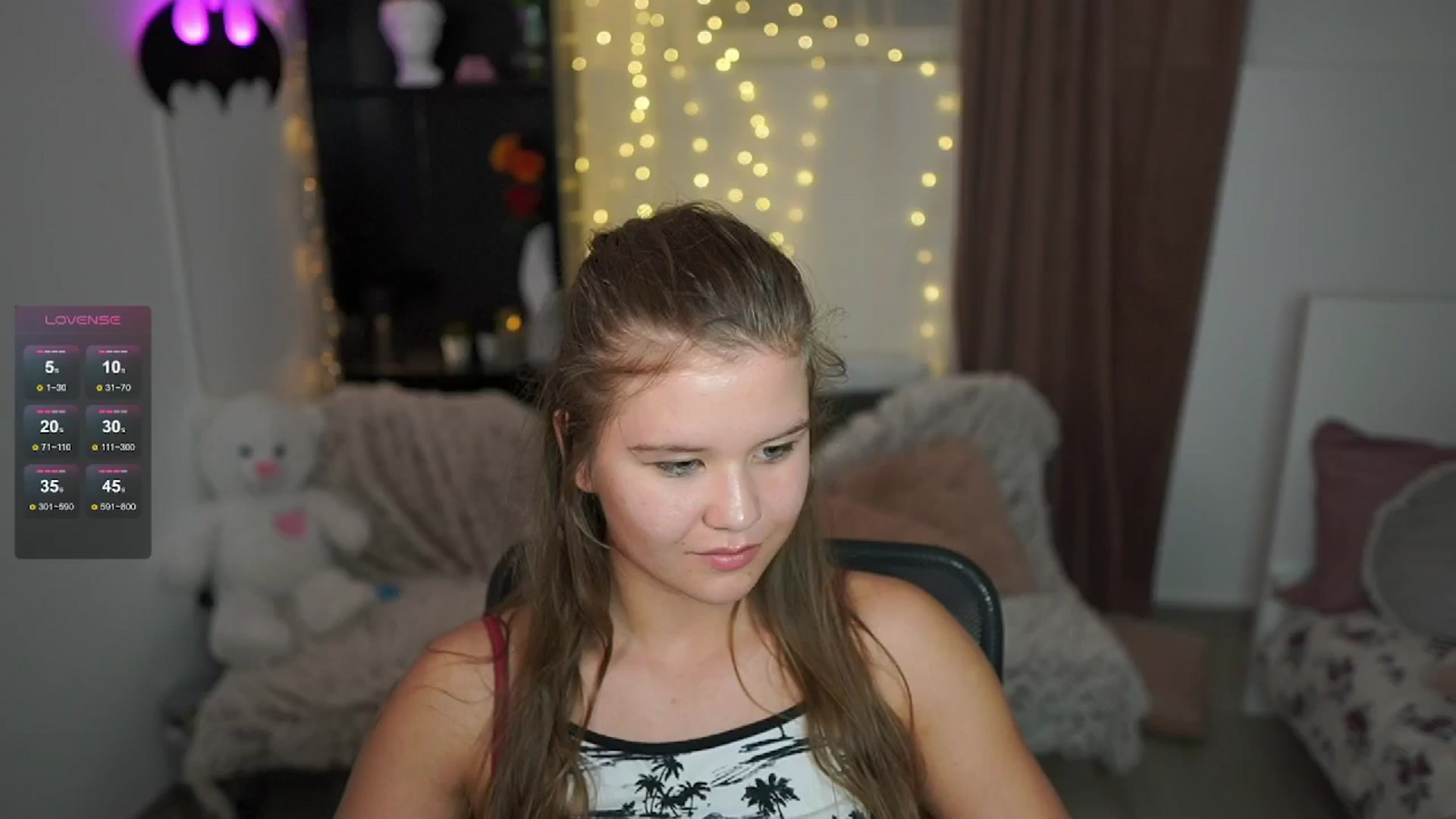 Gallery image thumbnail from Alaina__Fox's myfreecams stream on, 06/21/2024, 22:27 image 3 of 20