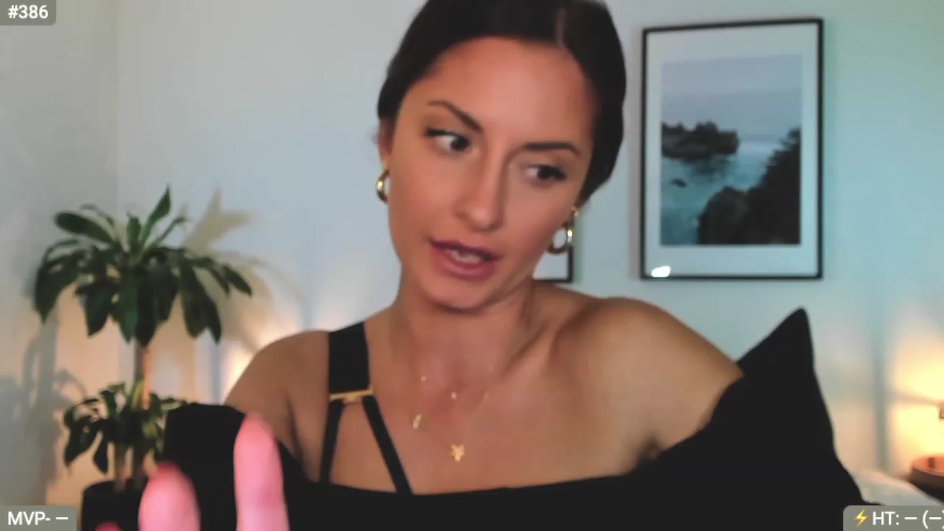 Gallery image thumbnail from AlanaWylde's myfreecams stream on, 02/01/2023, 07:00 image 3 of 20