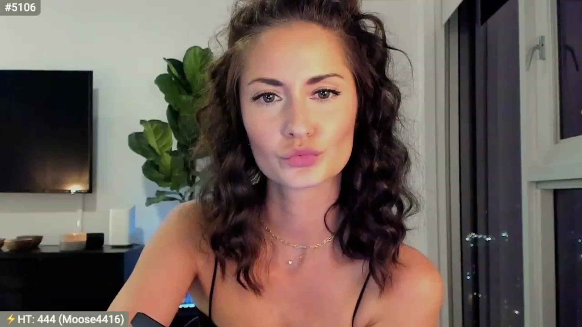 Gallery image thumbnail from AlanaWylde's myfreecams stream on, 10/14/2023, 24:25 image 6 of 20