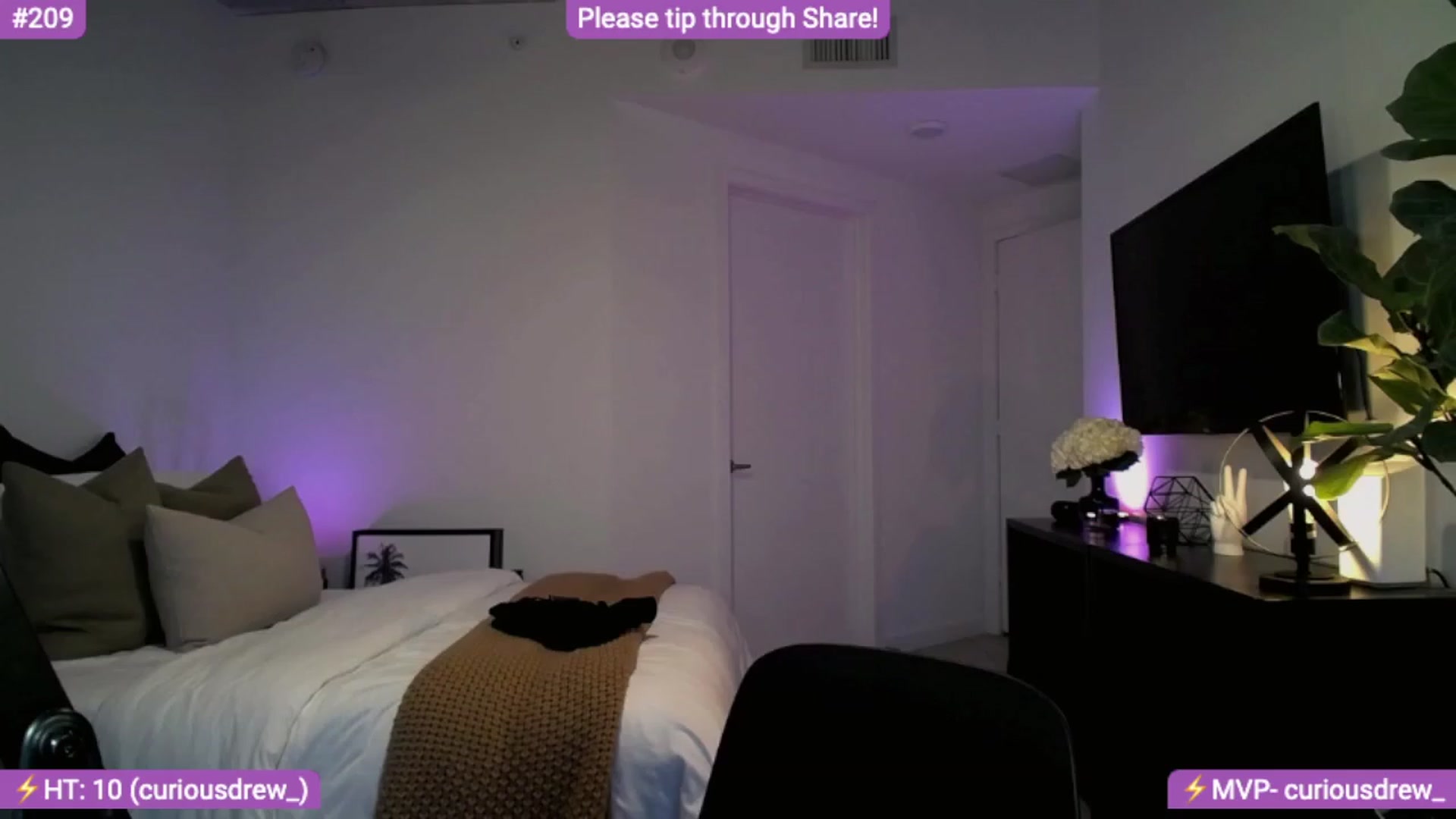 Gallery image thumbnail from AlanaWylde's myfreecams stream on, 12/02/2023, 22:44 image 6 of 20