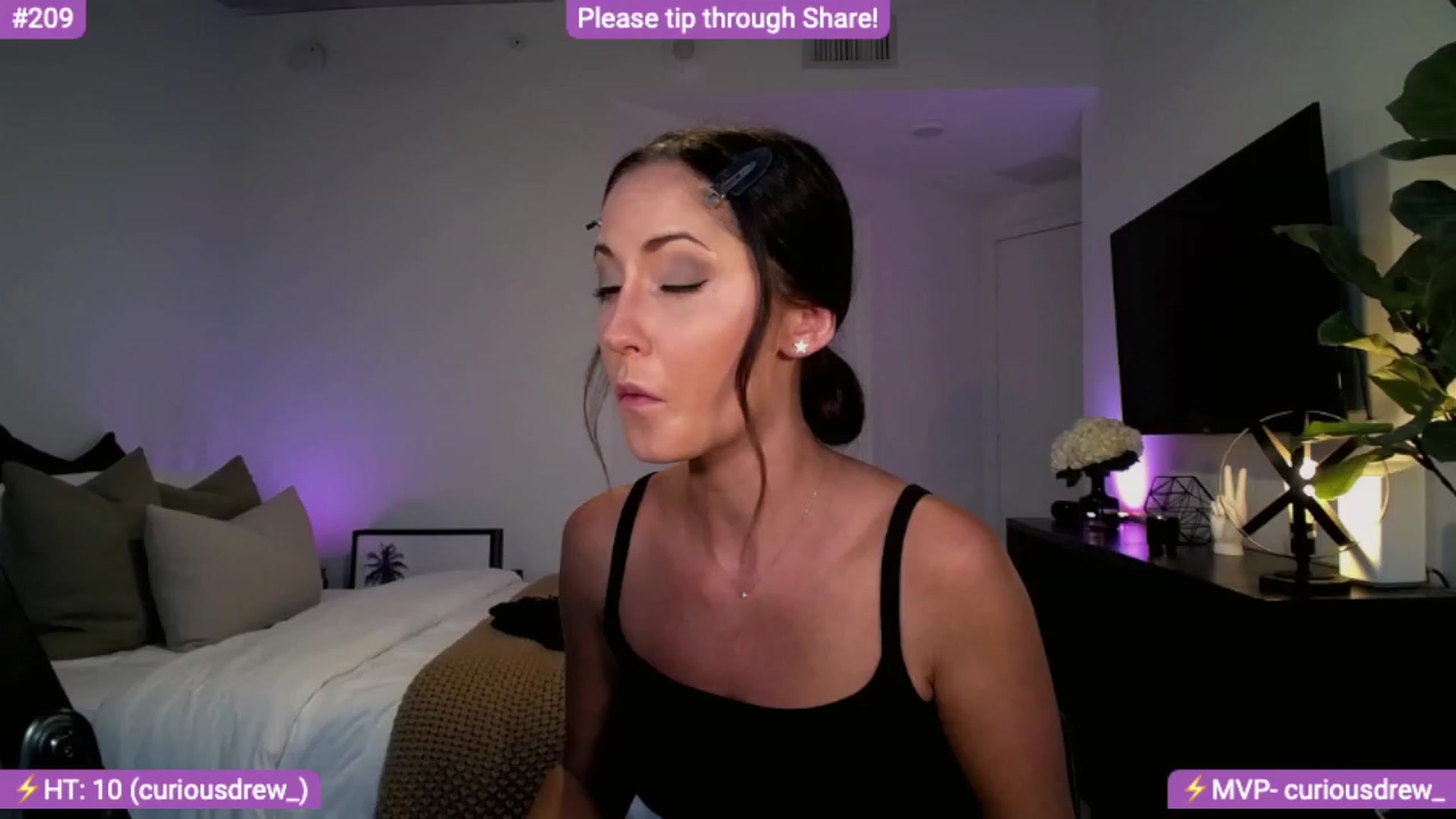 Gallery image thumbnail from AlanaWylde's myfreecams stream on, 12/02/2023, 22:44 image 1 of 20