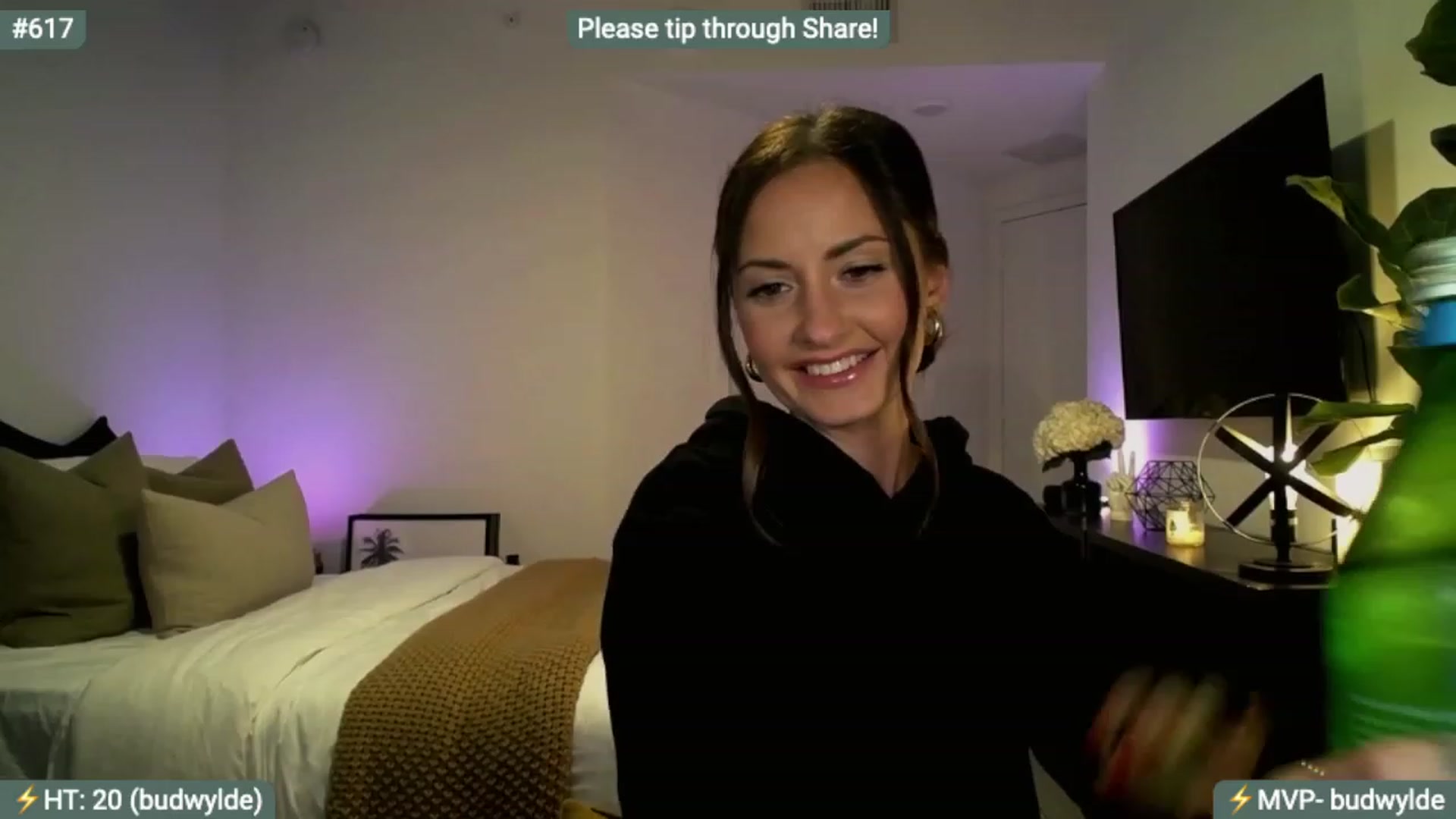 Gallery image thumbnail from AlanaWylde's myfreecams stream on, 12/08/2023, 03:21 image 7 of 20