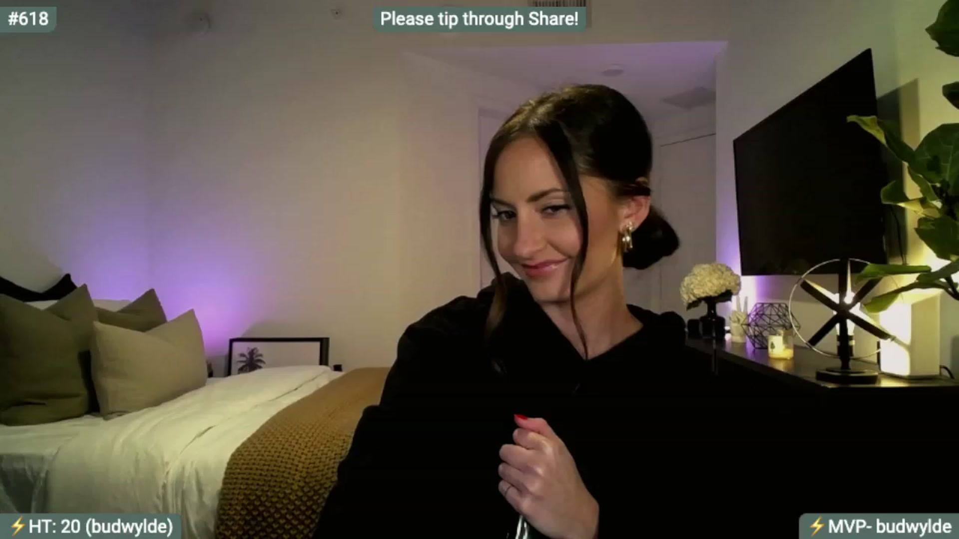 Gallery image thumbnail from AlanaWylde's myfreecams stream on, 12/08/2023, 03:21 image 13 of 20