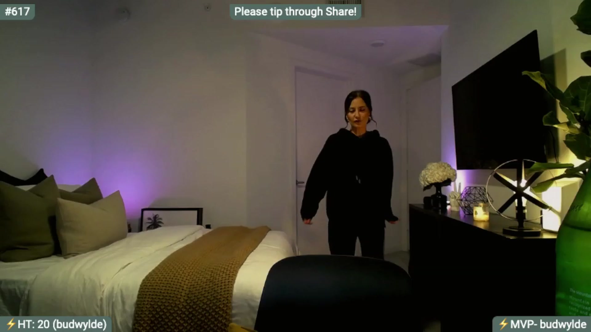 Gallery image thumbnail from AlanaWylde's myfreecams stream on, 12/08/2023, 03:21 image 5 of 20