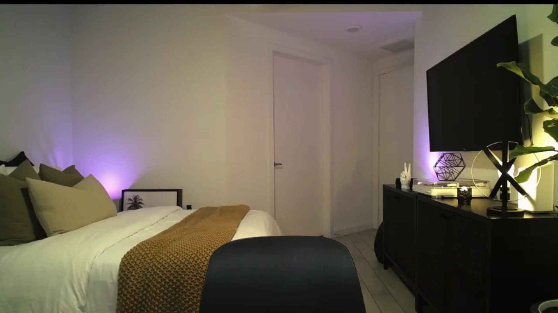 Gallery image thumbnail from AlanaWylde's myfreecams stream on, 12/14/2023, 02:26 image 9 of 20