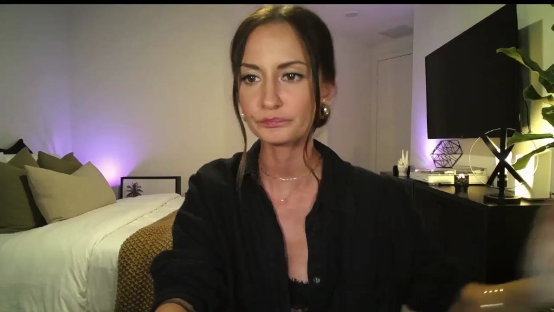 Gallery image thumbnail from AlanaWylde's myfreecams stream on, 12/14/2023, 02:26 image 3 of 20