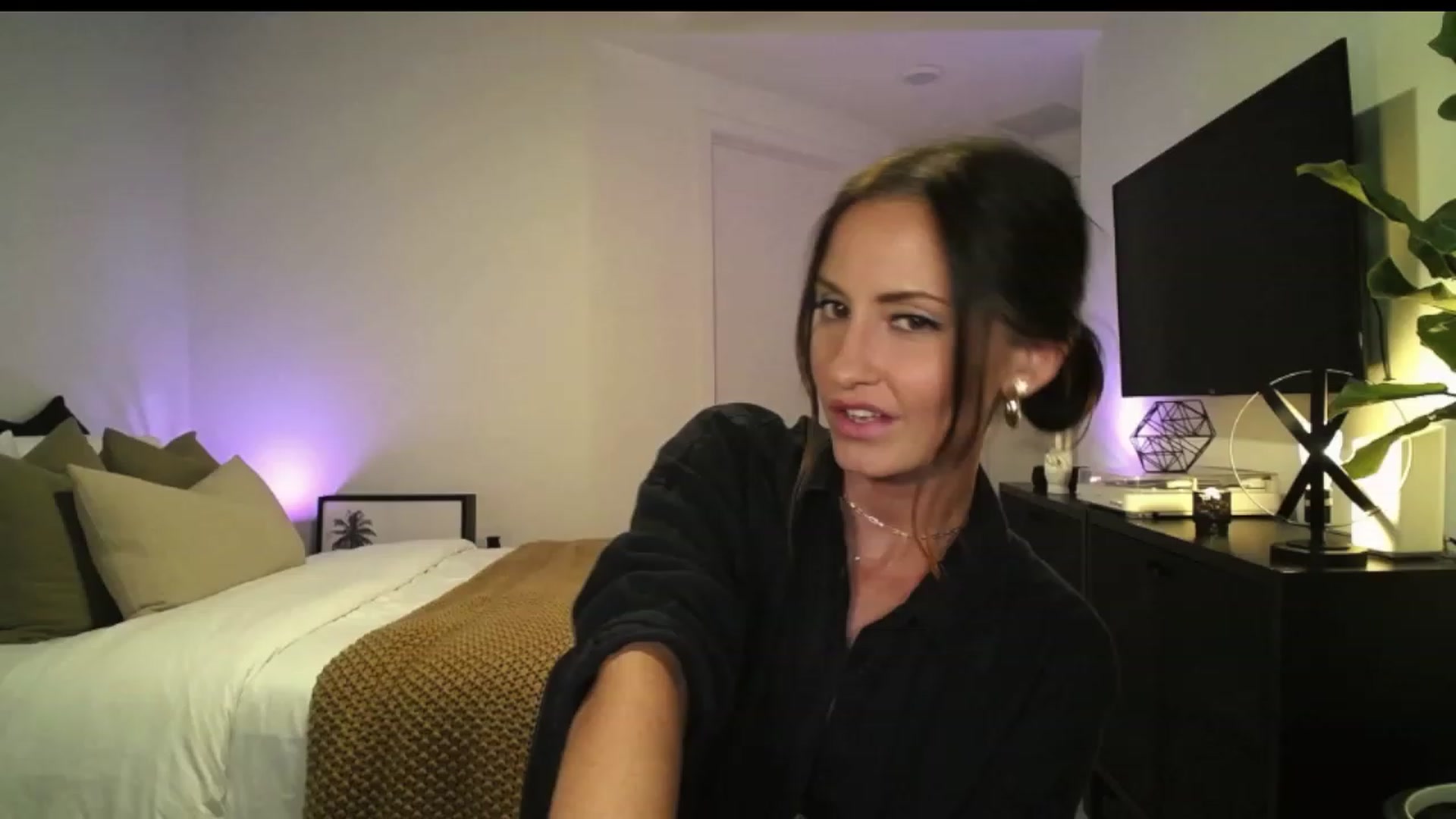 Gallery image thumbnail from AlanaWylde's myfreecams stream on, 12/14/2023, 02:26 image 7 of 20