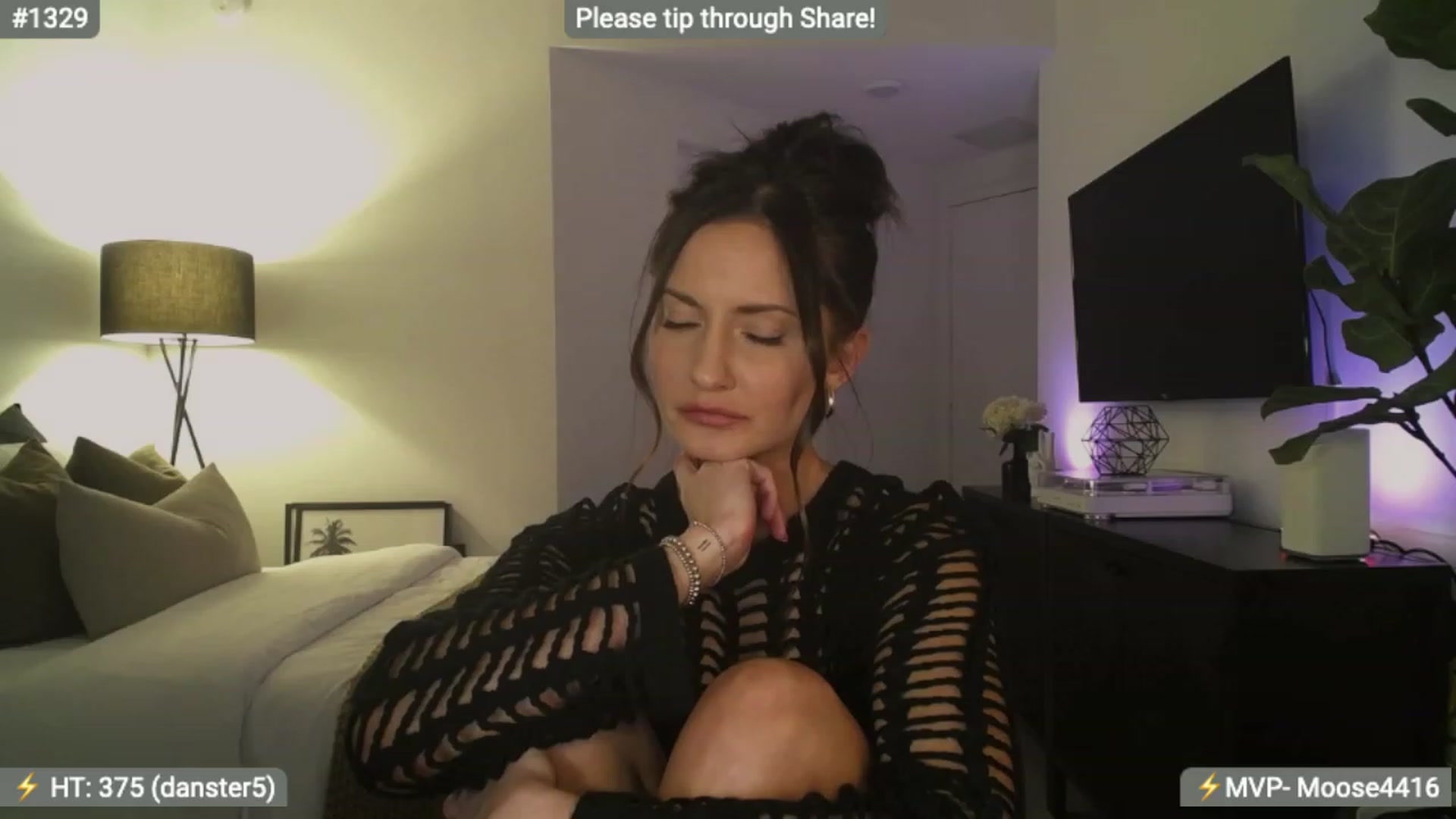 Gallery image thumbnail from AlanaWylde's myfreecams stream on, 12/28/2023, 05:11 image 18 of 20
