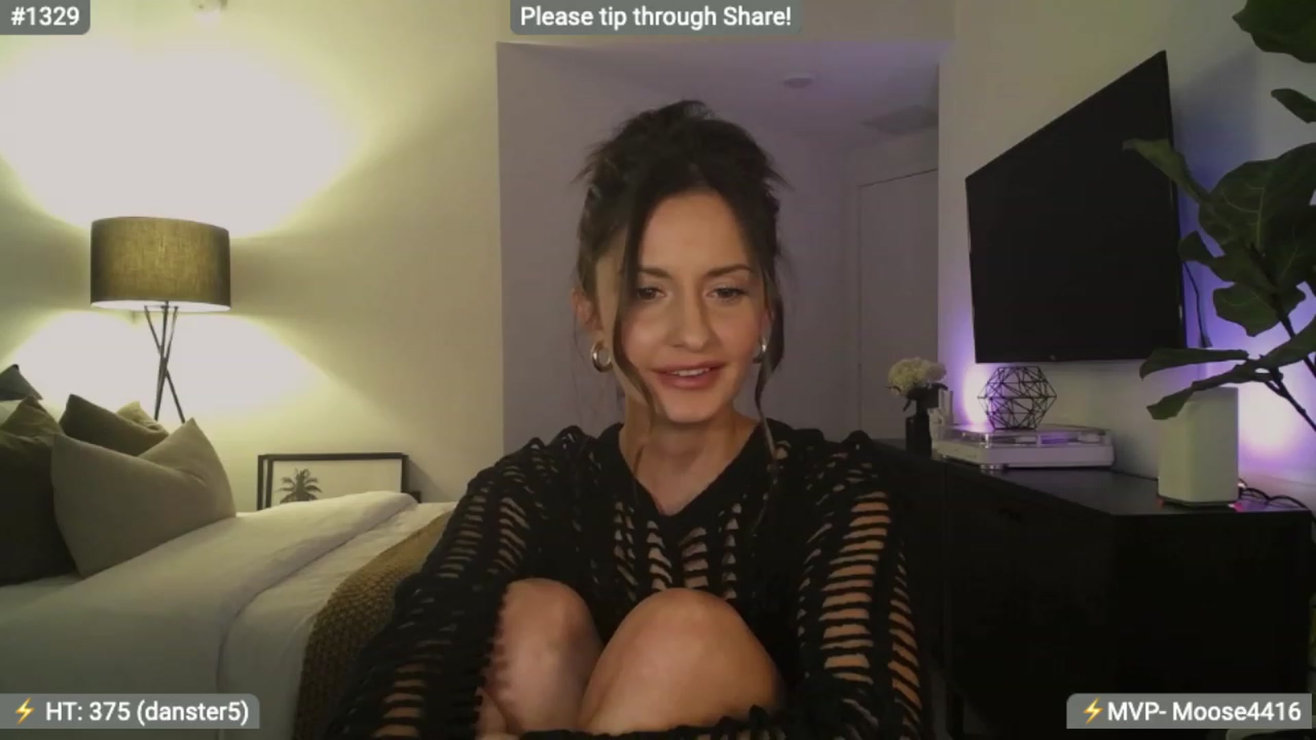 Gallery image thumbnail from AlanaWylde's myfreecams stream on, 12/28/2023, 05:11 image 17 of 20