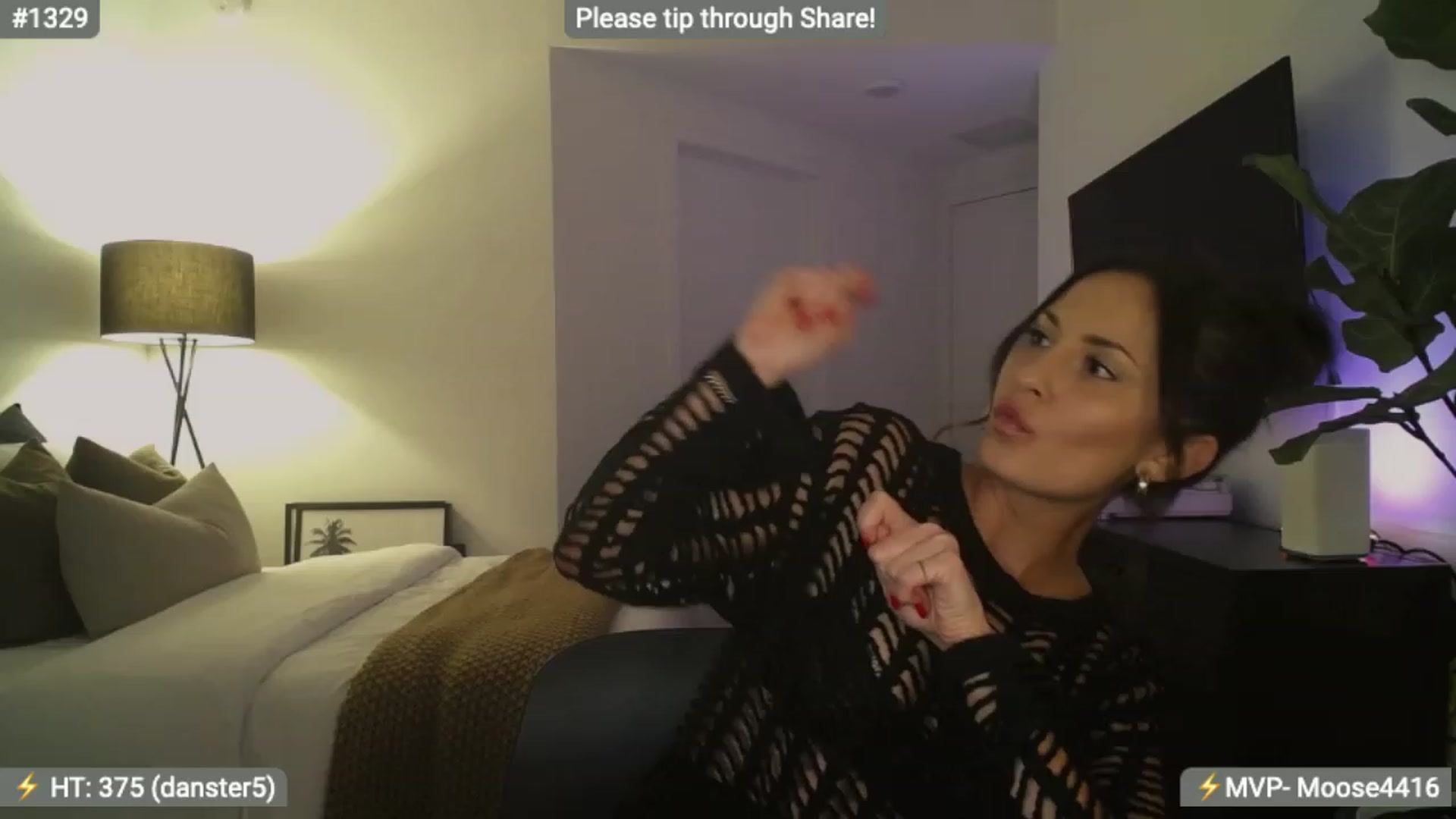 Gallery image thumbnail from AlanaWylde's myfreecams stream on, 12/28/2023, 05:11 image 3 of 20