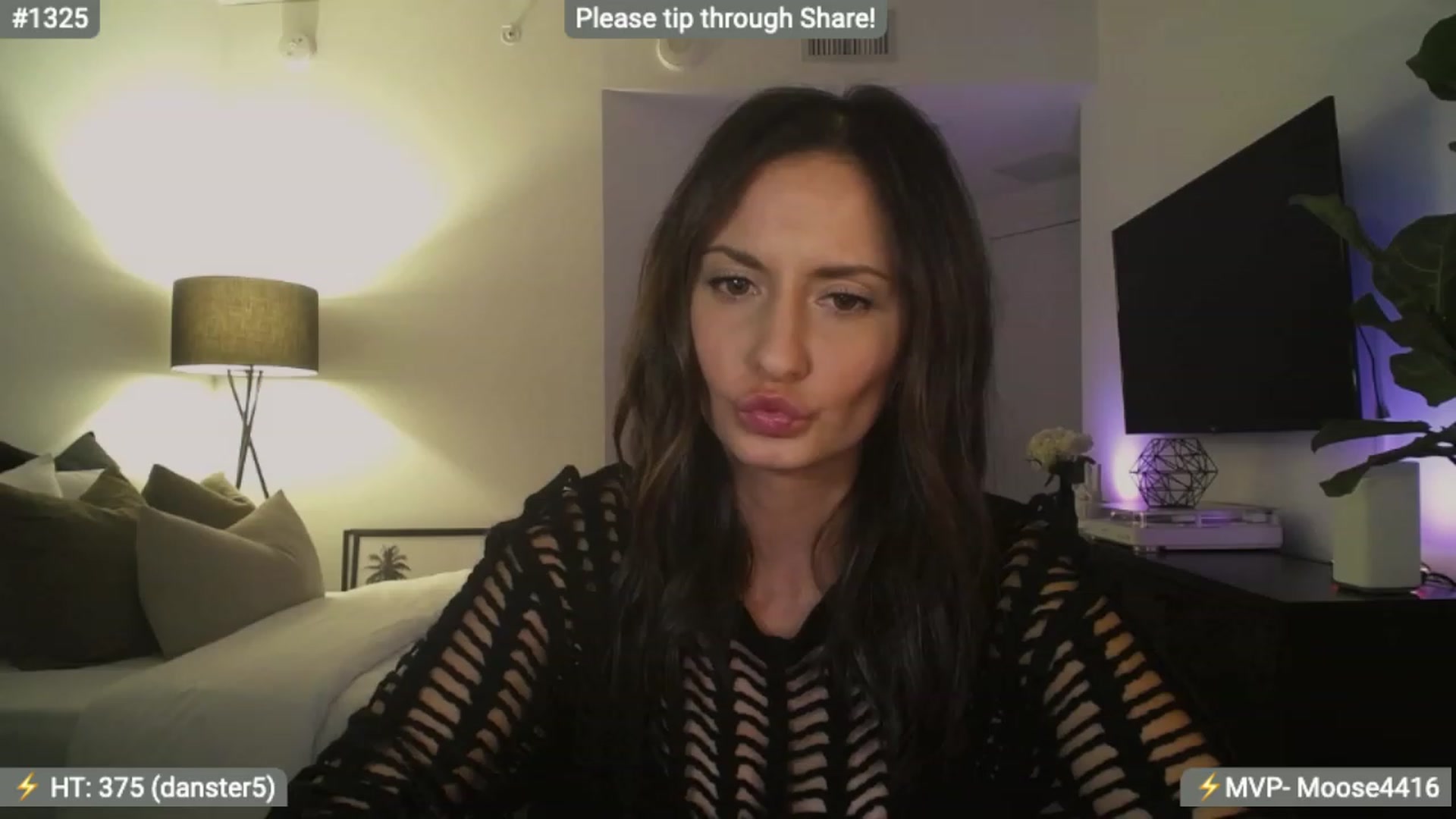 Gallery image thumbnail from AlanaWylde's myfreecams stream on, 12/28/2023, 06:09 image 16 of 20
