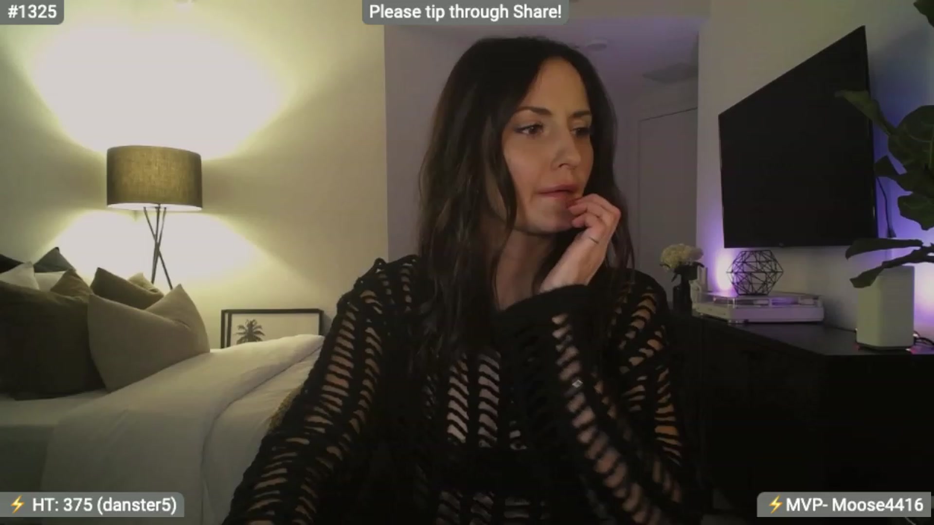 Gallery image thumbnail from AlanaWylde's myfreecams stream on, 12/28/2023, 06:09 image 17 of 20