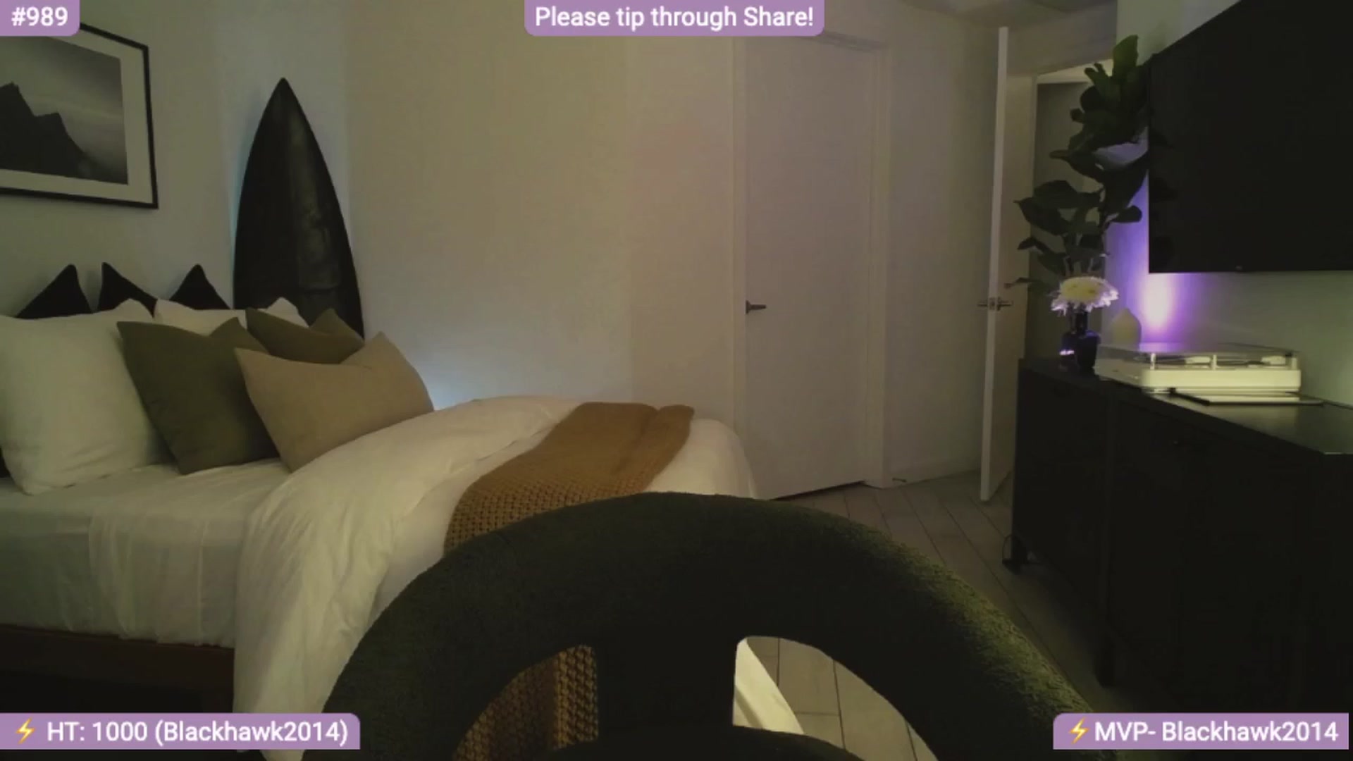 Gallery image thumbnail from AlanaWylde's myfreecams stream on, 01/17/2024, 04:18 image 8 of 20