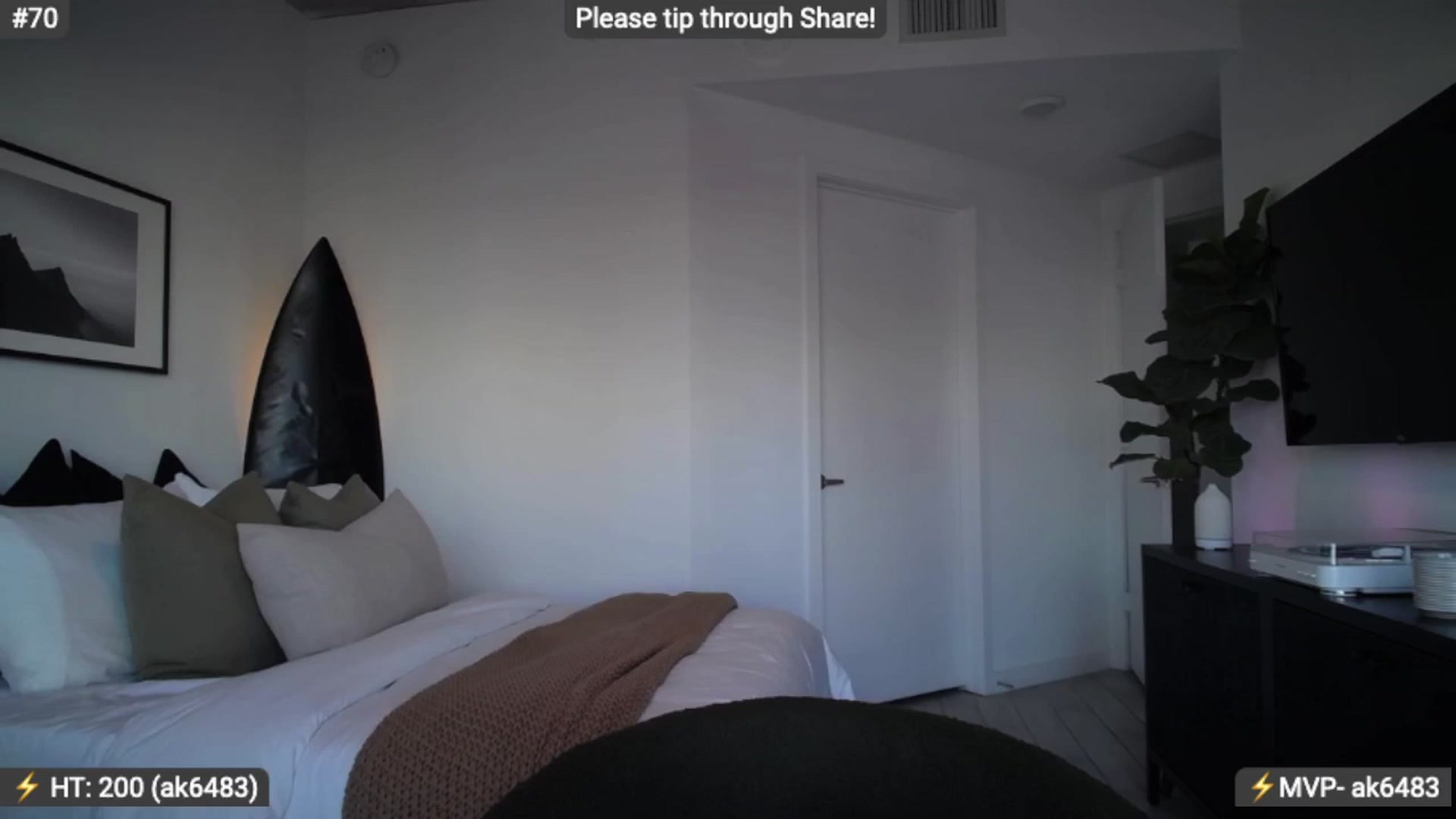 Gallery image thumbnail from AlanaWylde's myfreecams stream on, 02/06/2024, 22:23 image 6 of 20
