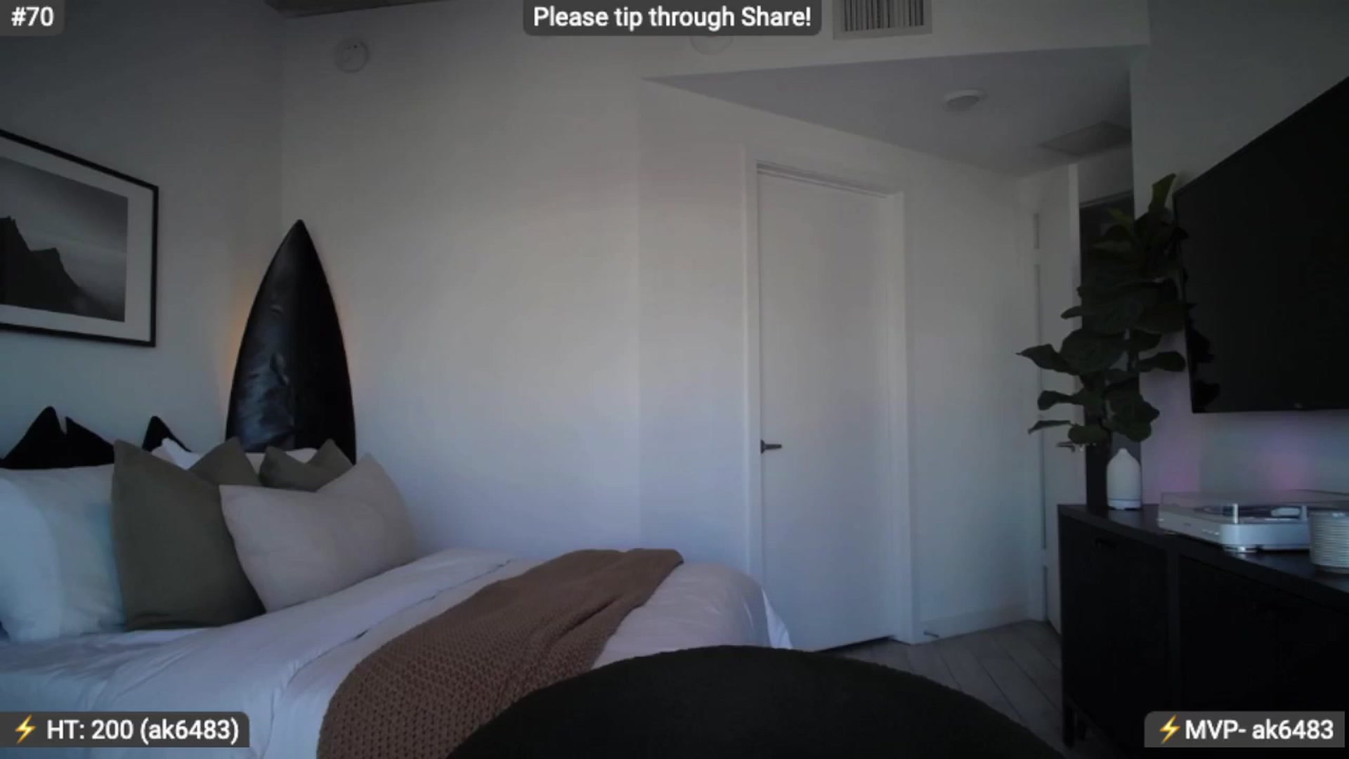 Gallery image thumbnail from AlanaWylde's myfreecams stream on, 02/06/2024, 22:23 image 5 of 20