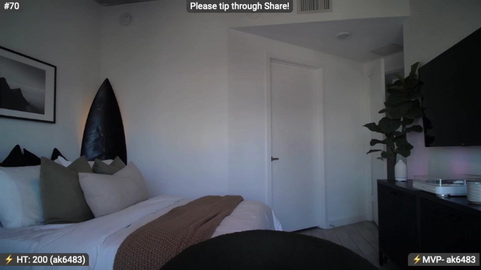 Gallery image thumbnail from AlanaWylde's myfreecams stream on, 02/06/2024, 22:23 image 9 of 20