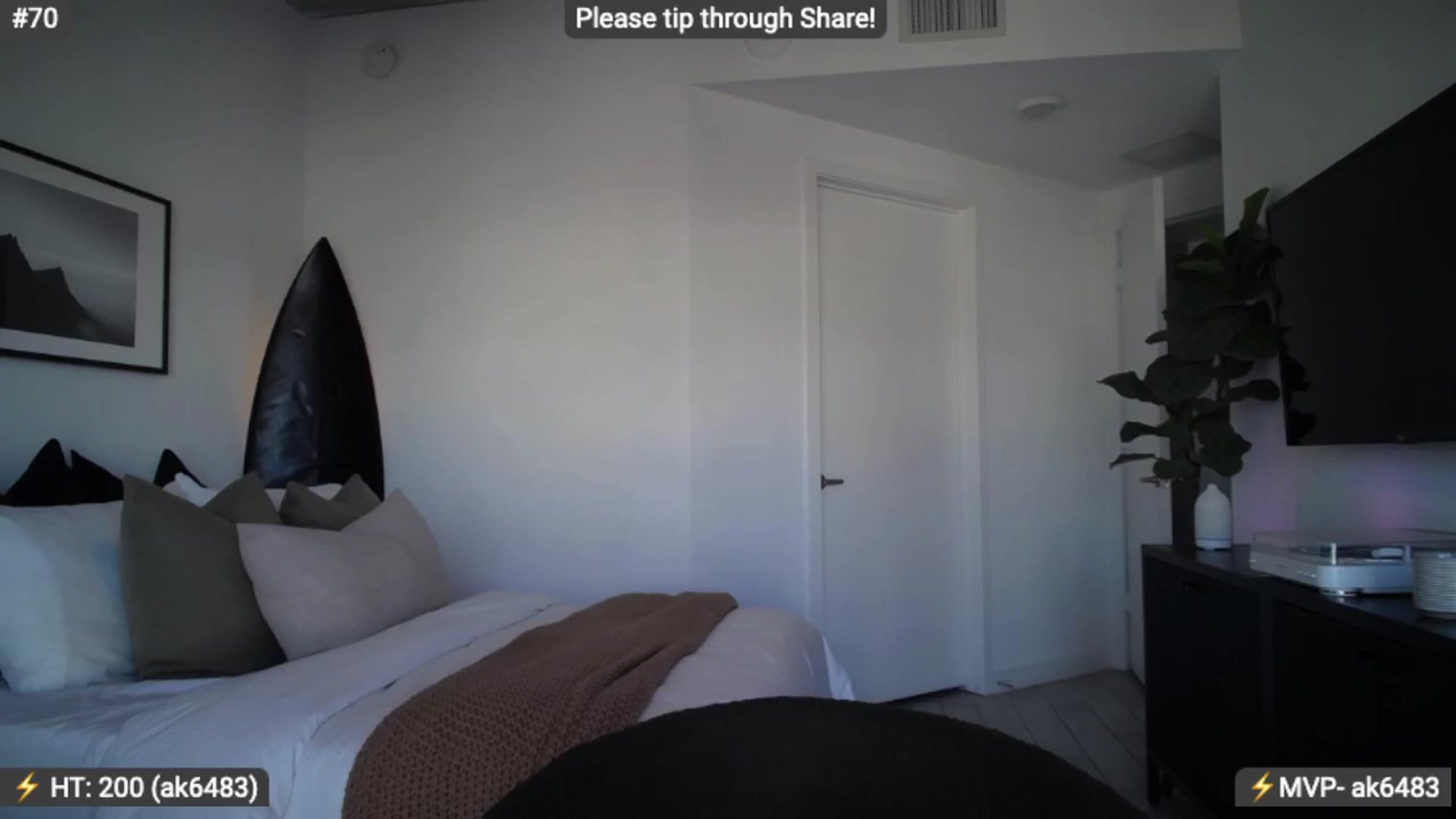 Gallery image thumbnail from AlanaWylde's myfreecams stream on, 02/06/2024, 22:23 image 7 of 20