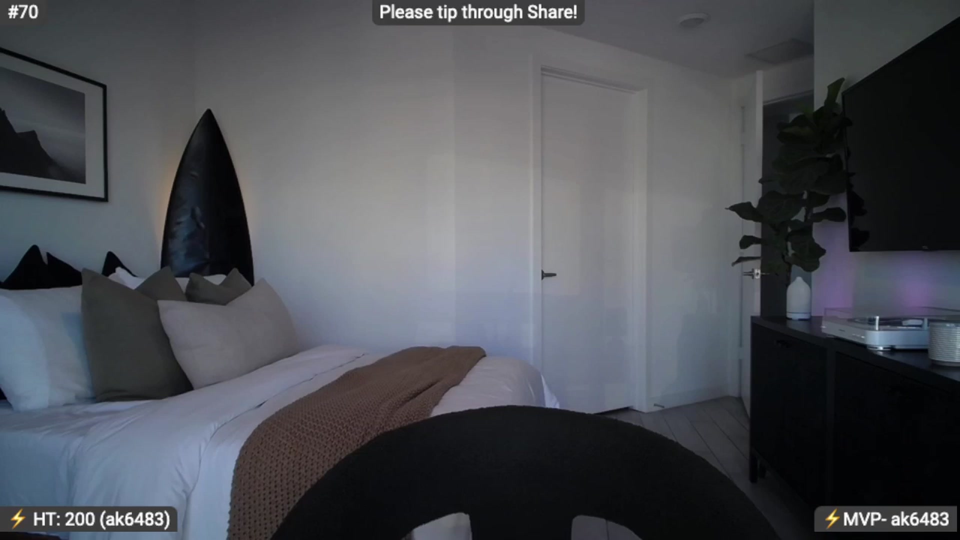 Gallery image thumbnail from AlanaWylde's myfreecams stream on, 02/06/2024, 23:03 image 2 of 20
