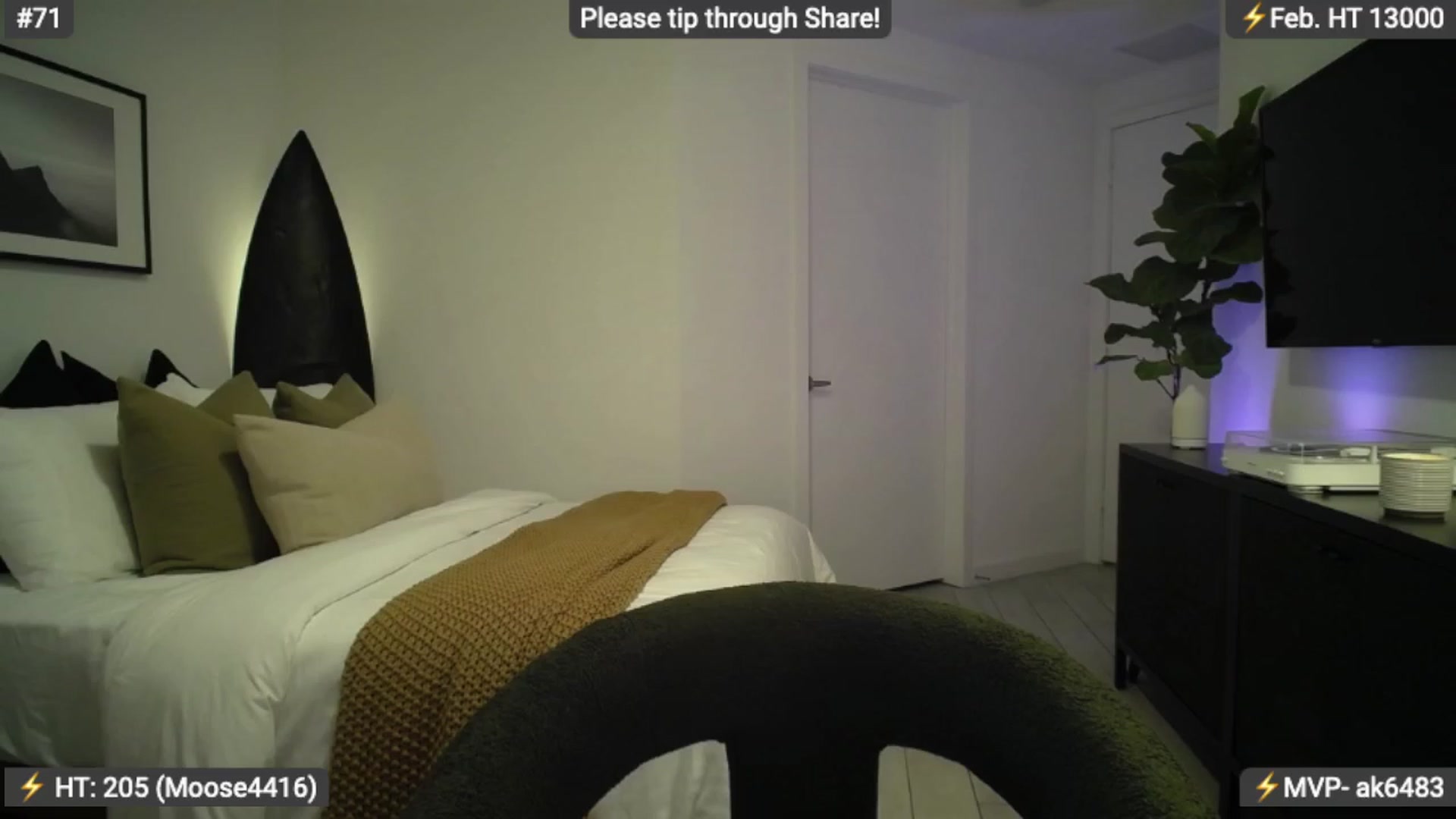 Gallery image thumbnail from AlanaWylde's myfreecams stream on, 02/07/2024, 03:22 image 7 of 20