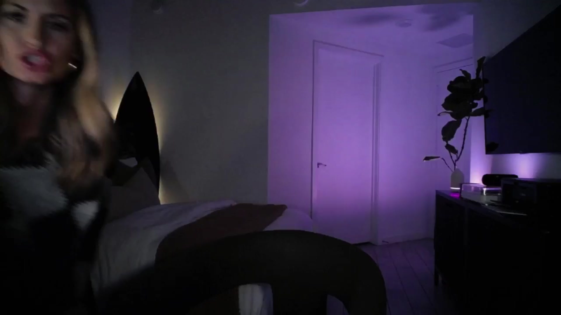 Gallery image thumbnail from AlanaWylde's myfreecams stream on, 03/30/2024, 06:08 image 4 of 20
