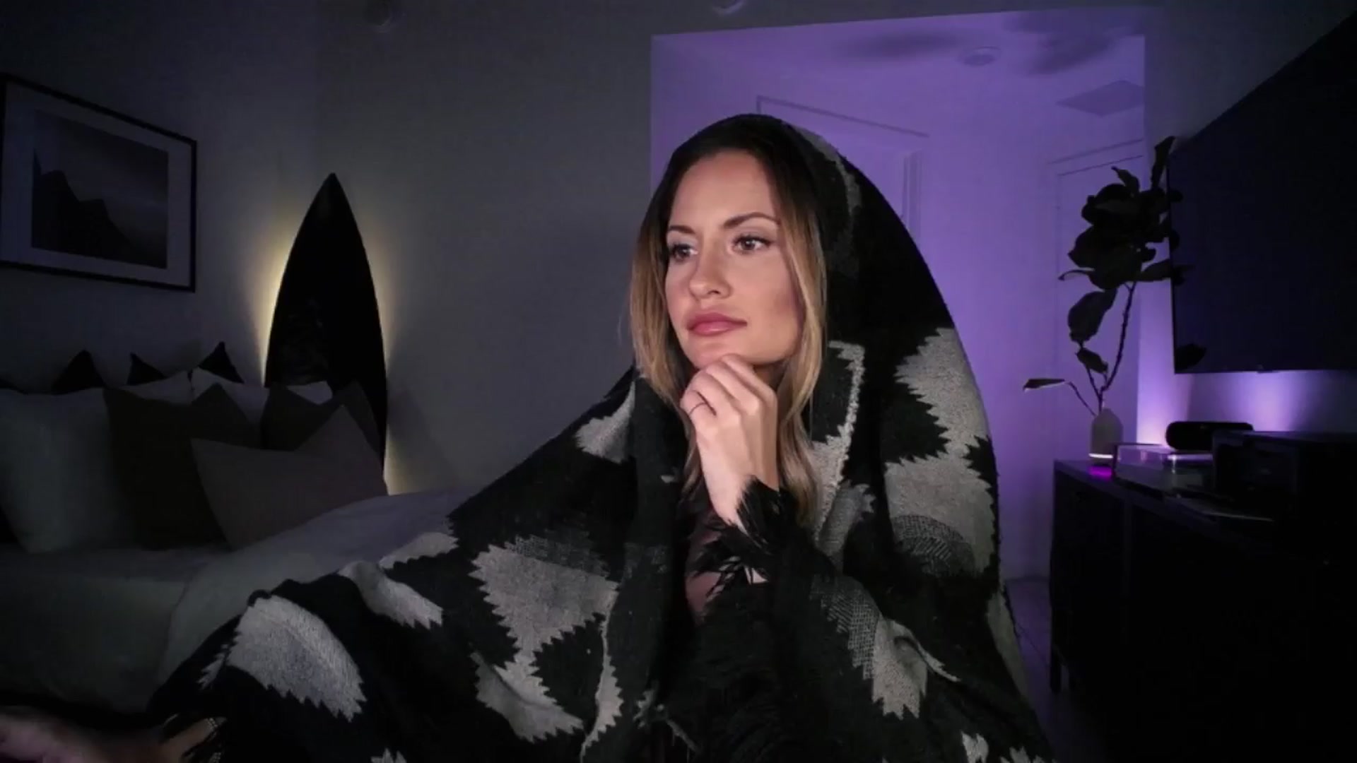 Gallery image thumbnail from AlanaWylde's myfreecams stream on, 03/30/2024, 06:08 image 1 of 20