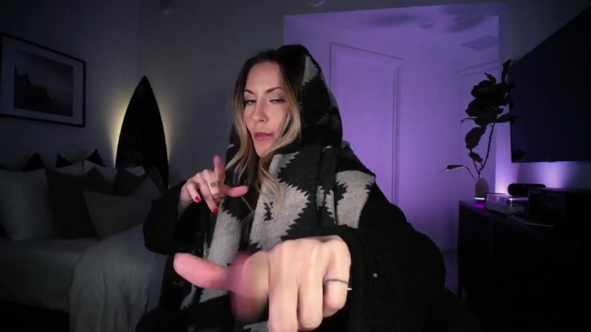 Gallery image thumbnail from AlanaWylde's myfreecams stream on, 03/30/2024, 06:08 image 14 of 20