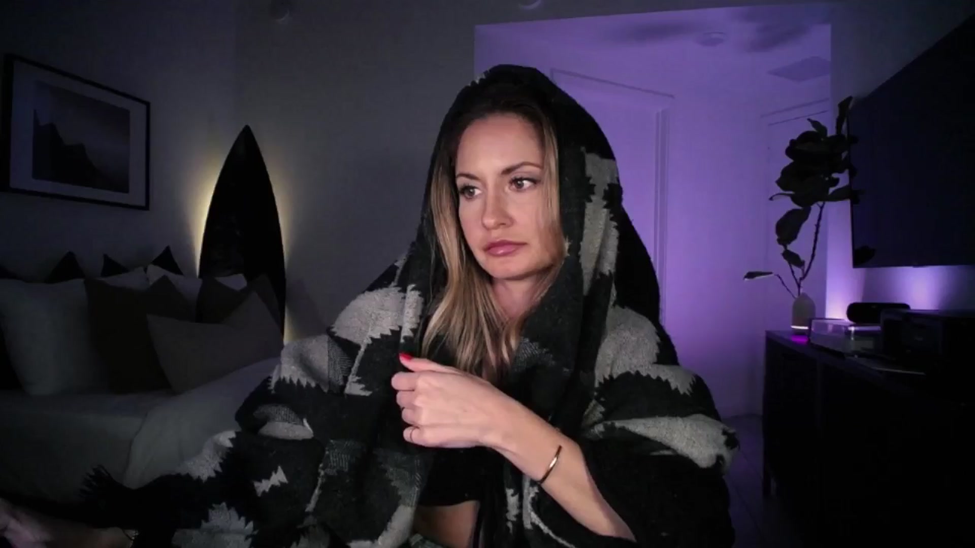 Gallery image thumbnail from AlanaWylde's myfreecams stream on, 03/30/2024, 06:08 image 15 of 20