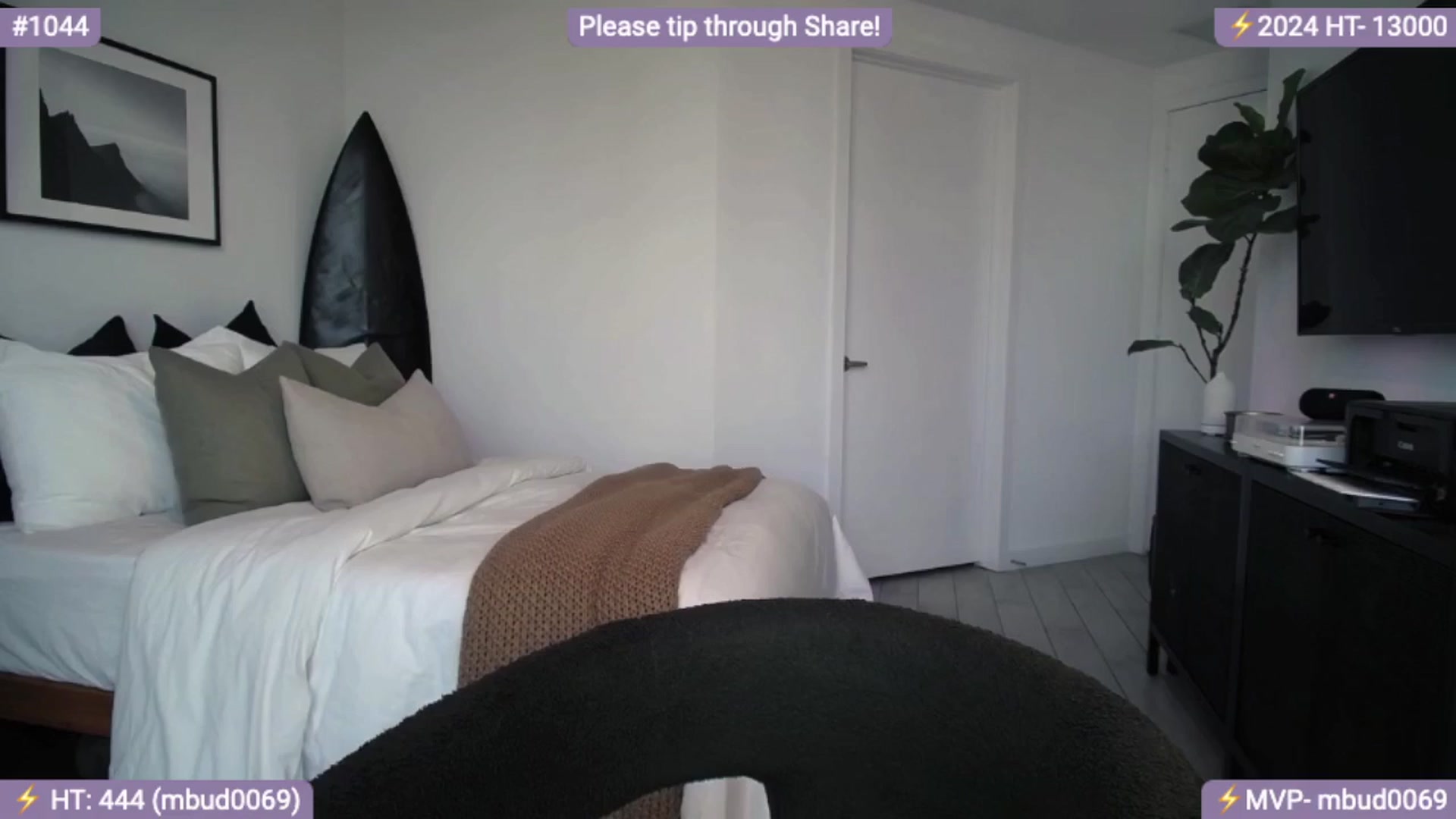 Gallery image thumbnail from AlanaWylde's myfreecams stream on, 03/30/2024, 23:12 image 18 of 20