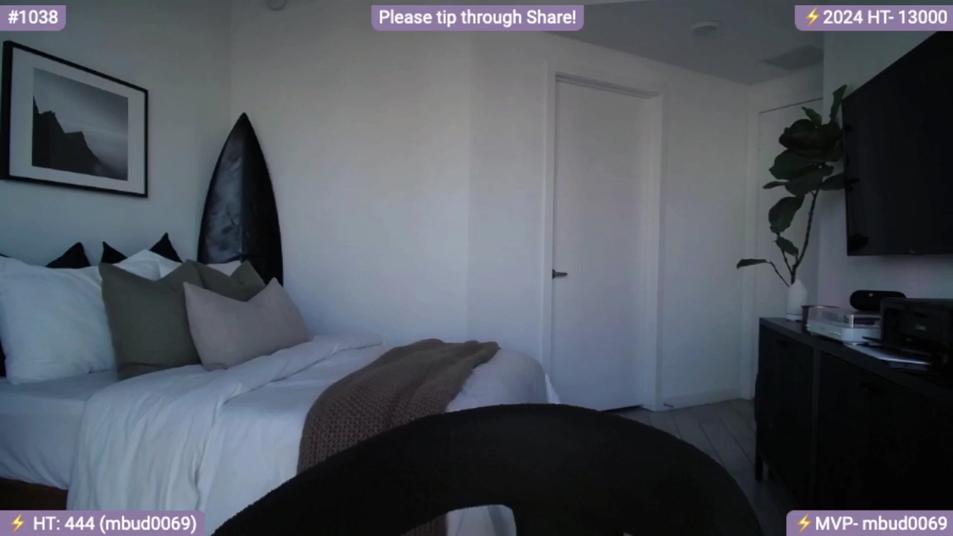 Gallery image thumbnail from AlanaWylde's myfreecams stream on, 03/30/2024, 23:12 image 8 of 20