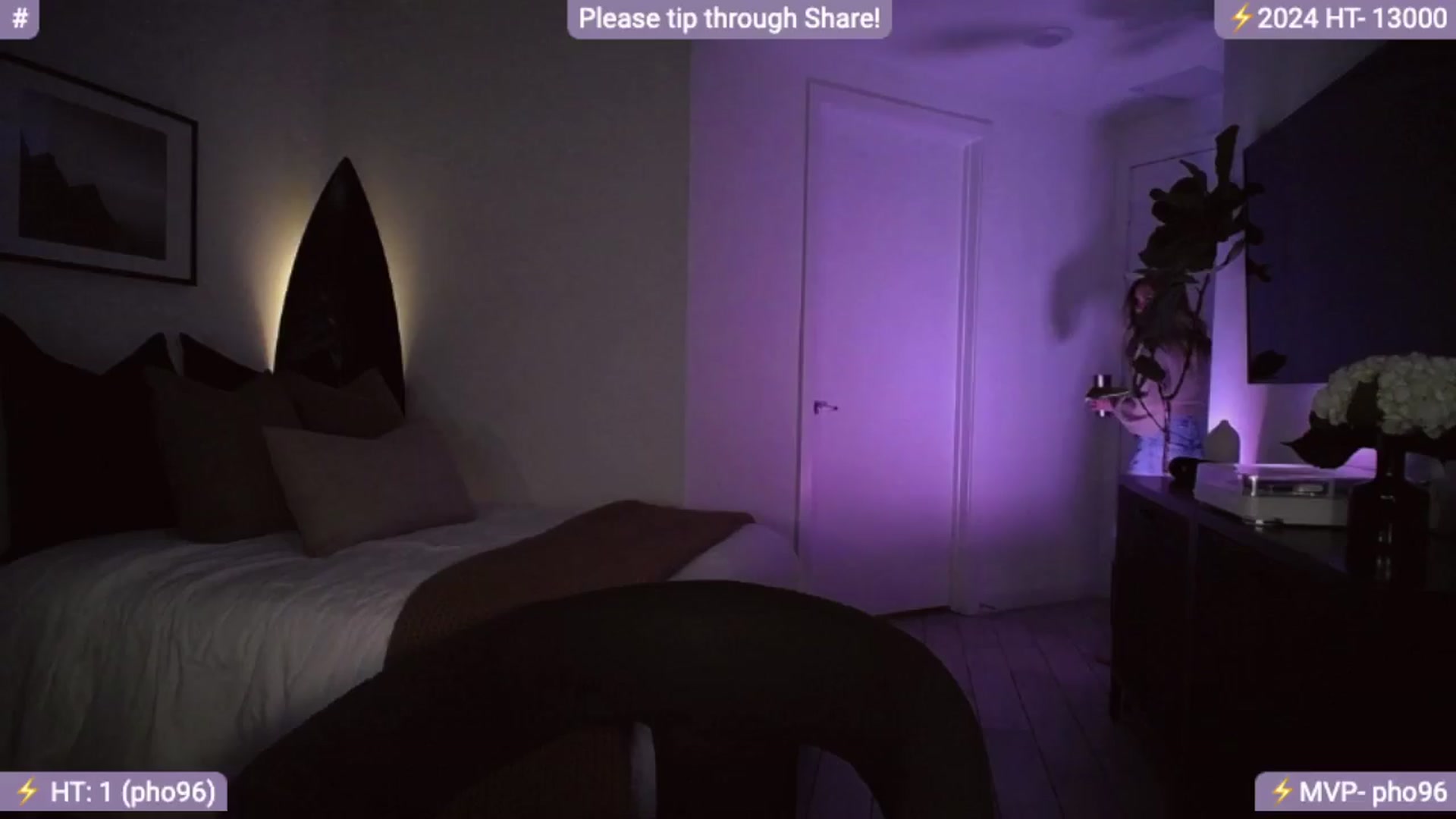 Gallery image thumbnail from AlanaWylde's myfreecams stream on, 04/11/2024, 01:54 image 6 of 20