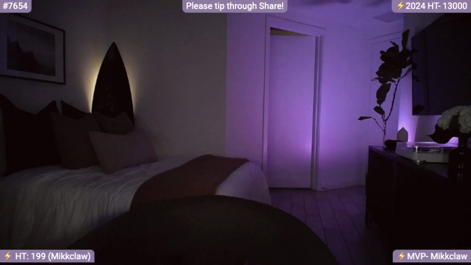 Gallery image thumbnail from AlanaWylde's myfreecams stream on, 04/12/2024, 02:46 image 9 of 20