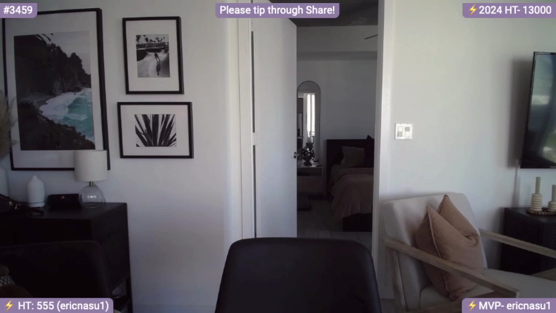 Gallery image thumbnail from AlanaWylde's myfreecams stream on, 04/12/2024, 21:23 image 4 of 20