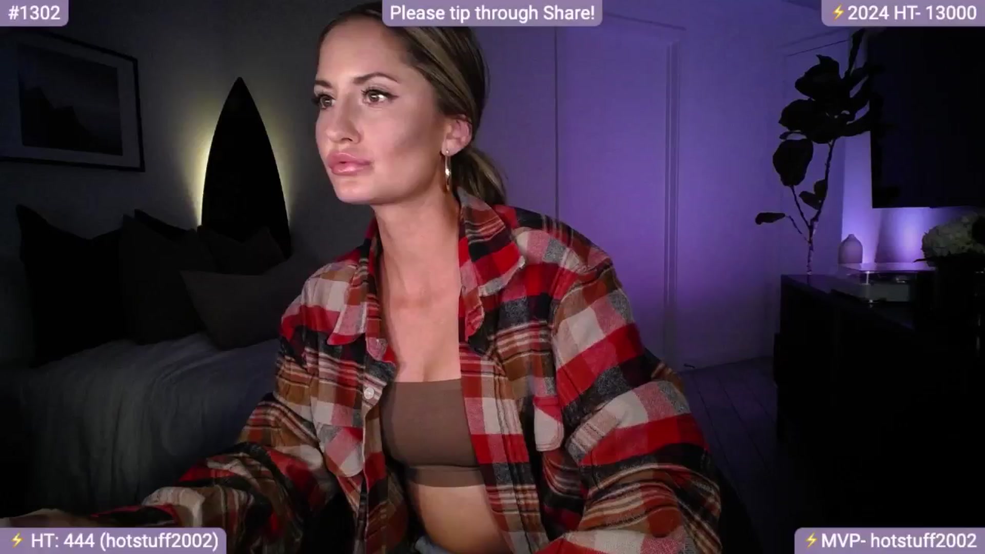 Gallery image thumbnail from AlanaWylde's myfreecams stream on, 05/06/2024, 02:19 image 19 of 20