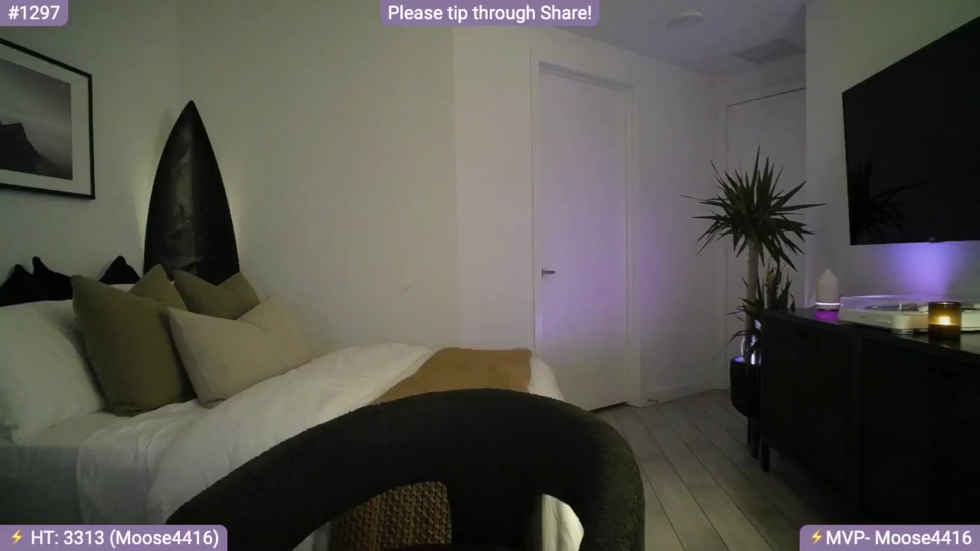 Gallery image thumbnail from AlanaWylde's myfreecams stream on, 07/21/2024, 06:03 image 6 of 20