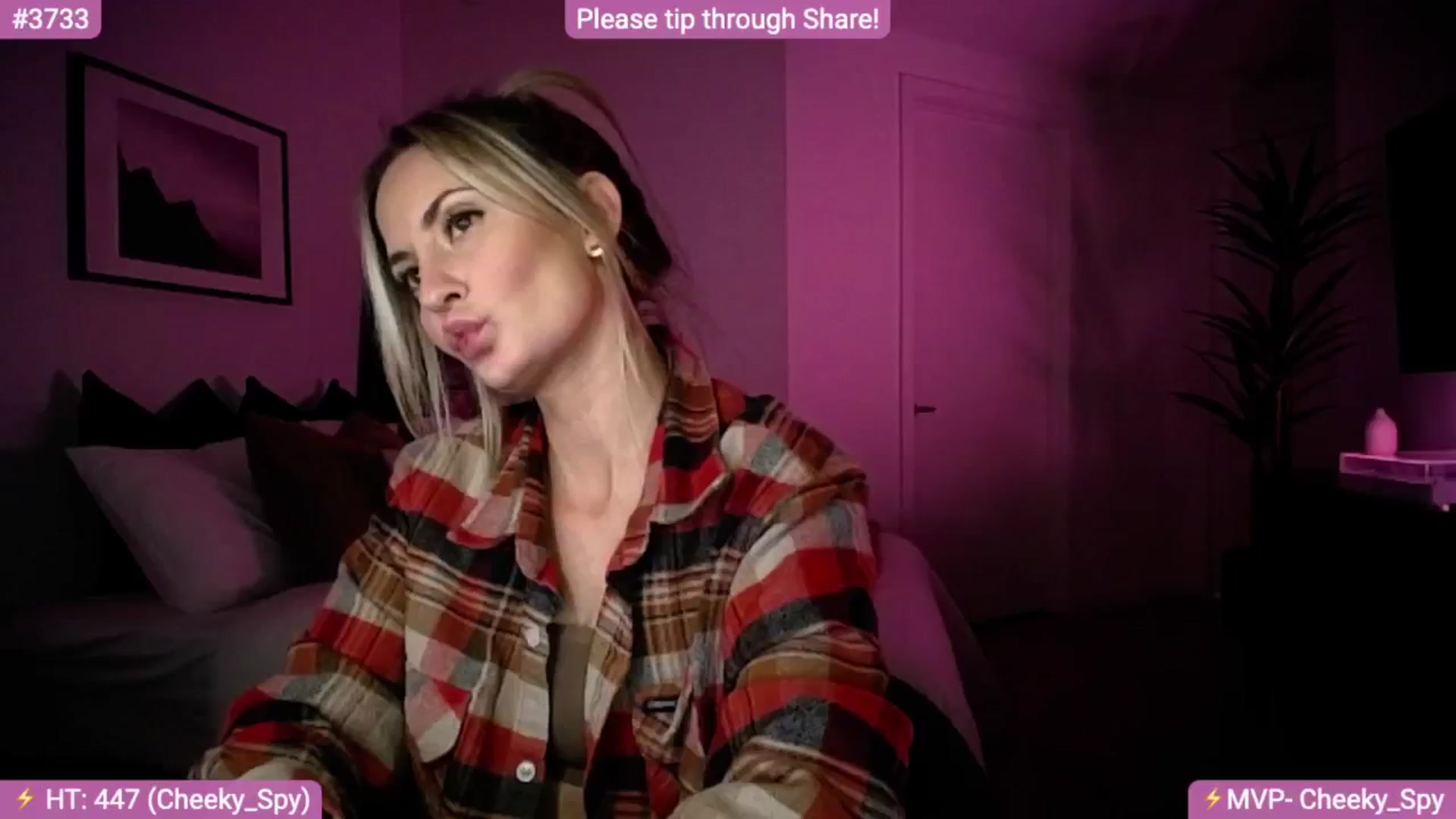 Gallery image thumbnail from AlanaWylde's myfreecams stream on, 12/14/2024, 06:50 image 11 of 20