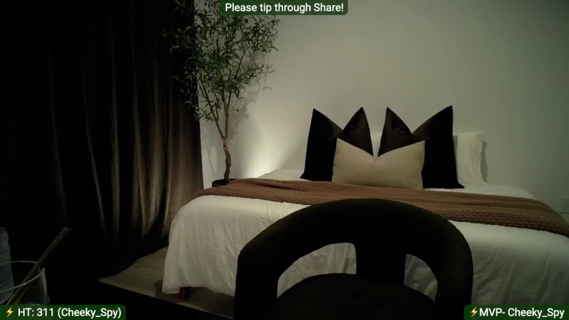 Gallery image thumbnail from AlanaWylde's myfreecams stream on, 04/13/2025, 09:08 image 7 of 20
