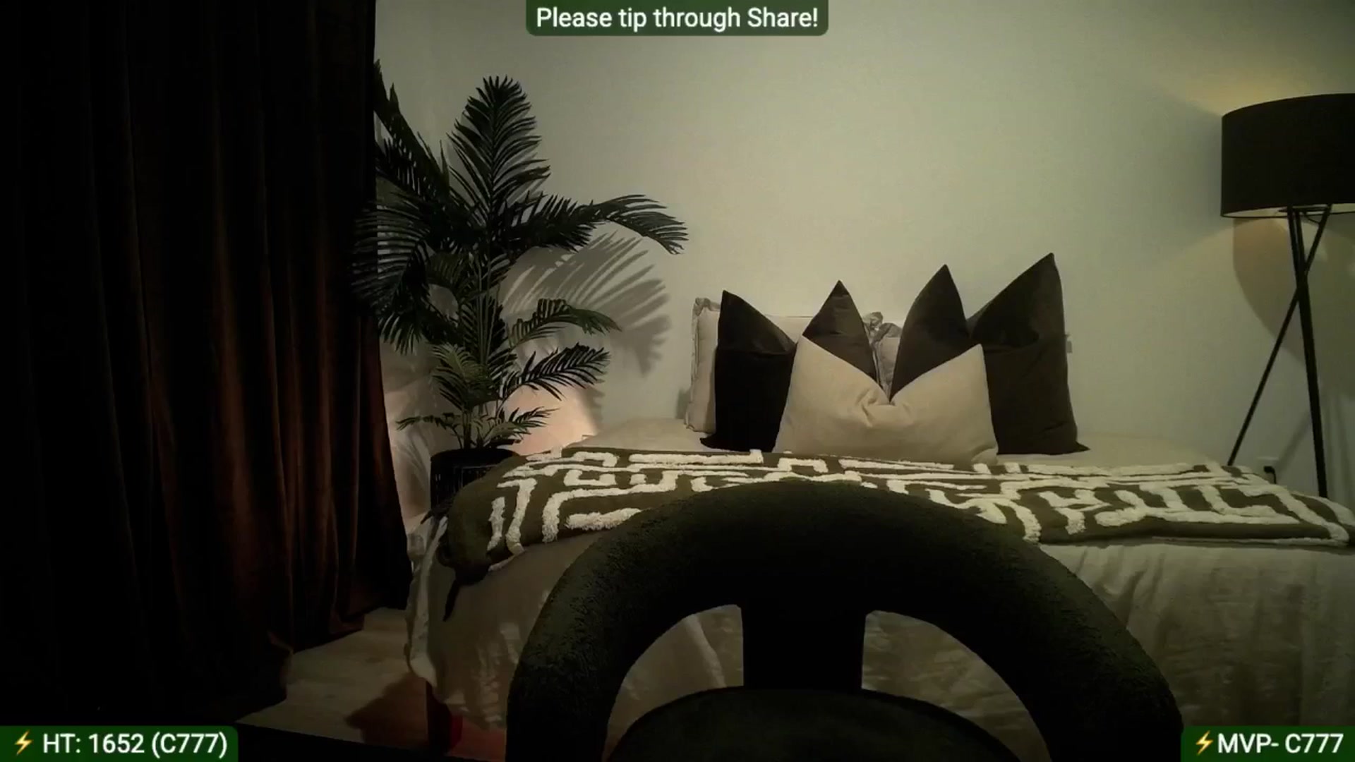 Gallery image thumbnail from AlanaWylde's myfreecams stream on, 09/08/2025, 04:45 image 4 of 20