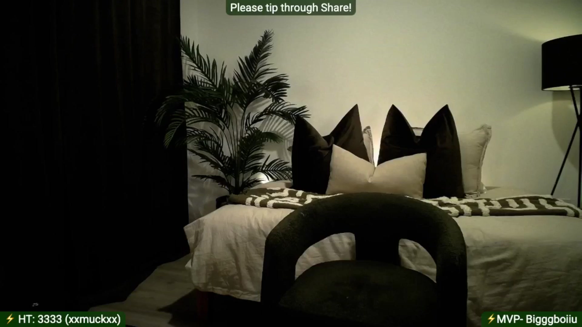 Gallery image thumbnail from AlanaWylde's myfreecams stream on, 10/06/2025, 02:40 image 12 of 20