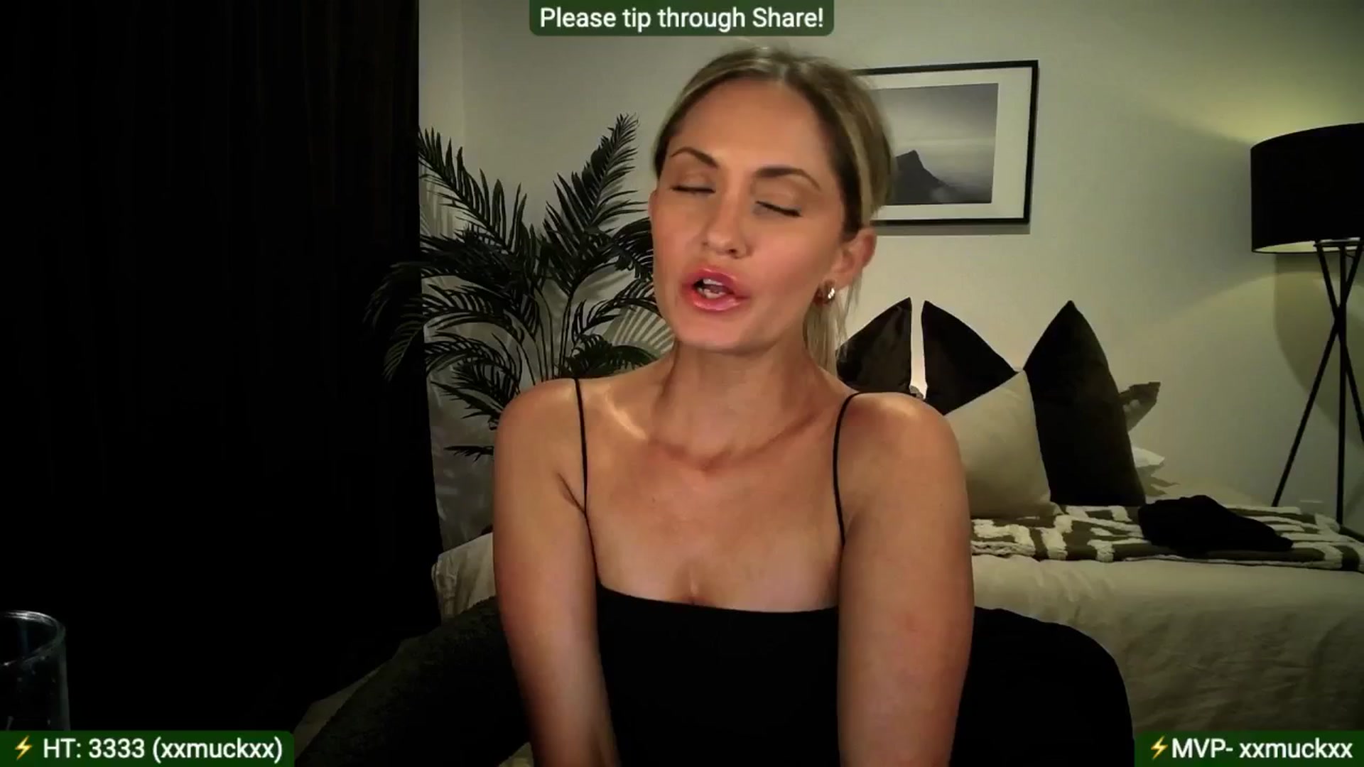 Gallery image thumbnail from AlanaWylde's myfreecams stream on, 10/16/2025, 05:05 image 17 of 20