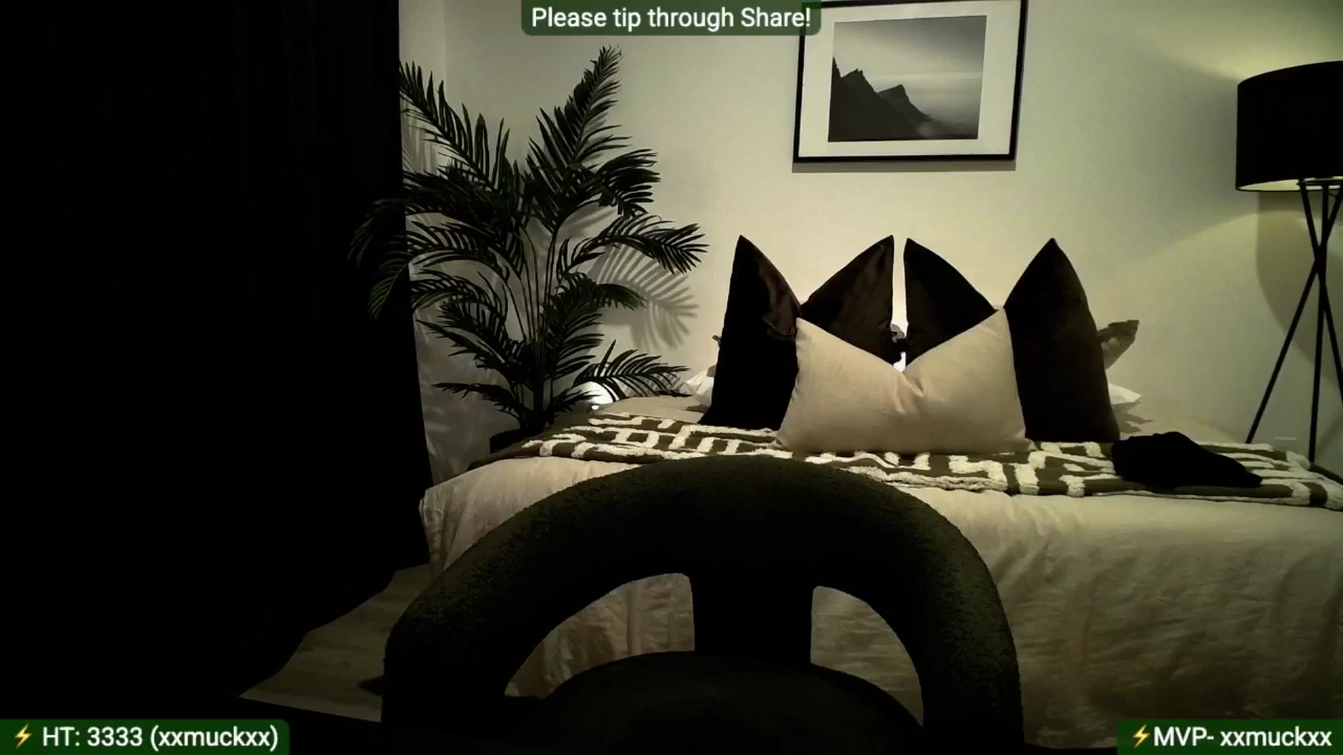 Gallery image thumbnail from AlanaWylde's myfreecams stream on, 10/16/2025, 05:05 image 1 of 20