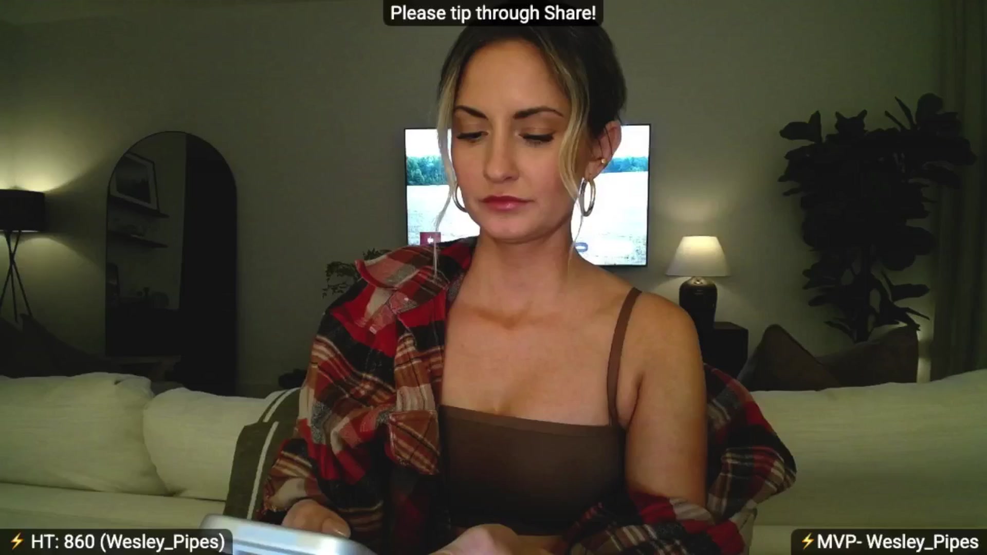 Gallery image thumbnail from AlanaWylde's myfreecams stream on, 01/10/2026, 08:40 image 9 of 20