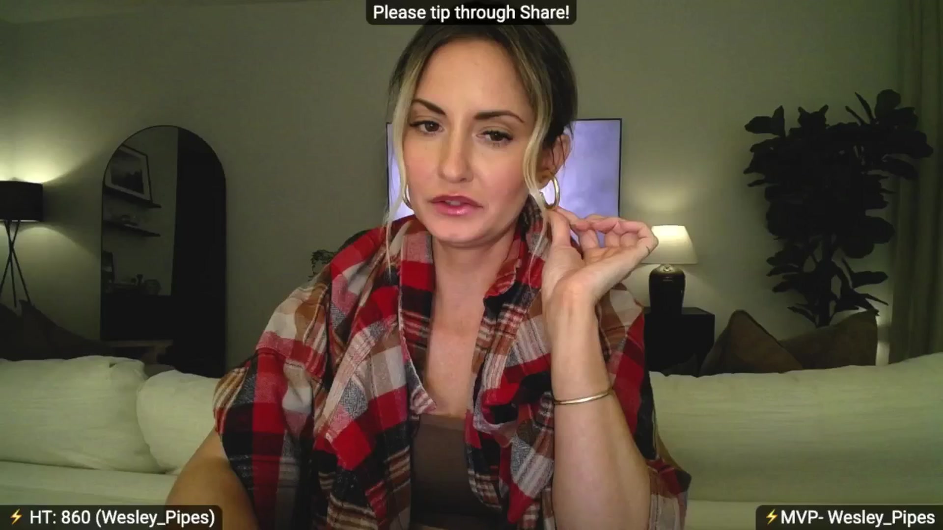 Gallery image thumbnail from AlanaWylde's myfreecams stream on, 01/10/2026, 08:40 image 8 of 20